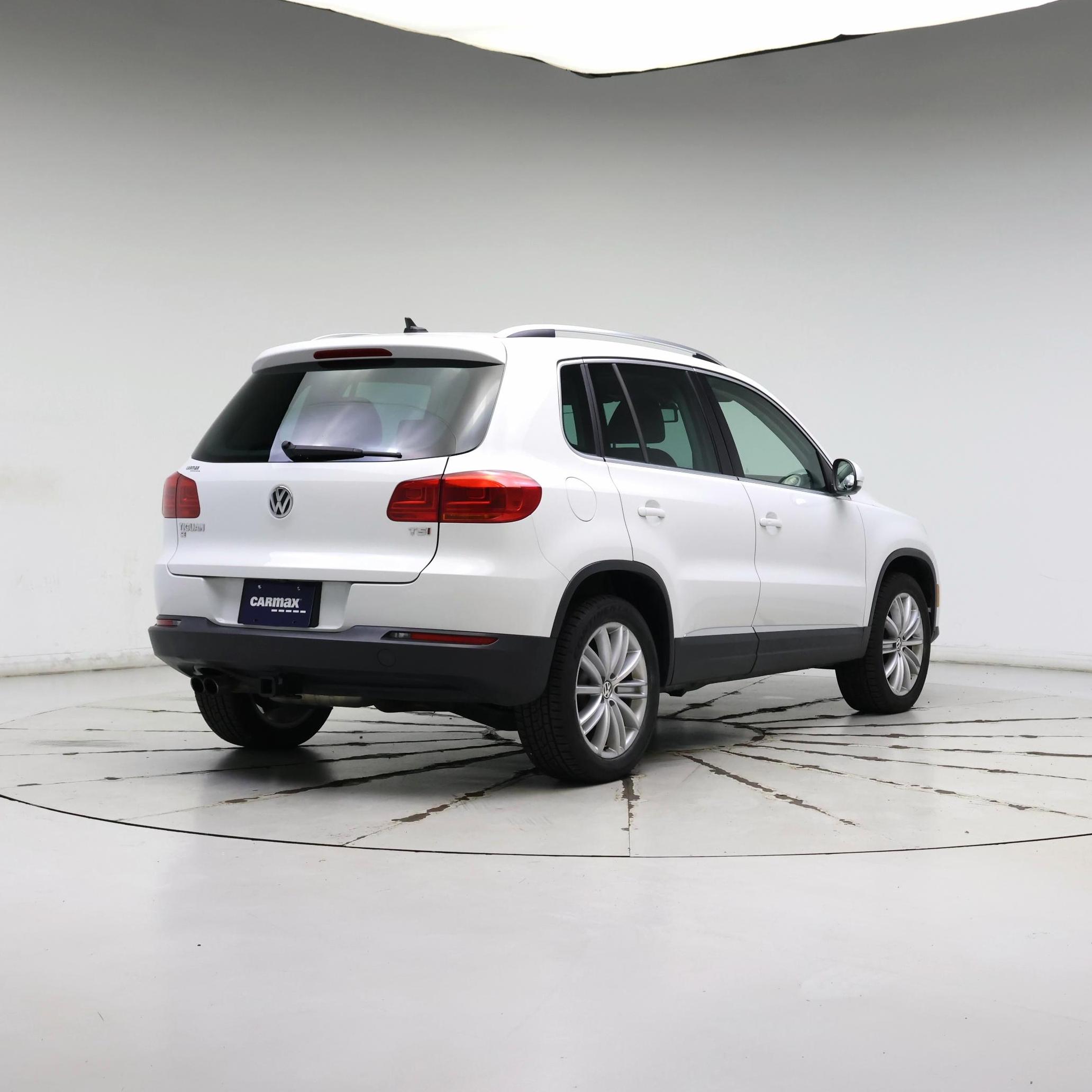 Thumbnail: 2016 Volkswagen Tiguan - 8