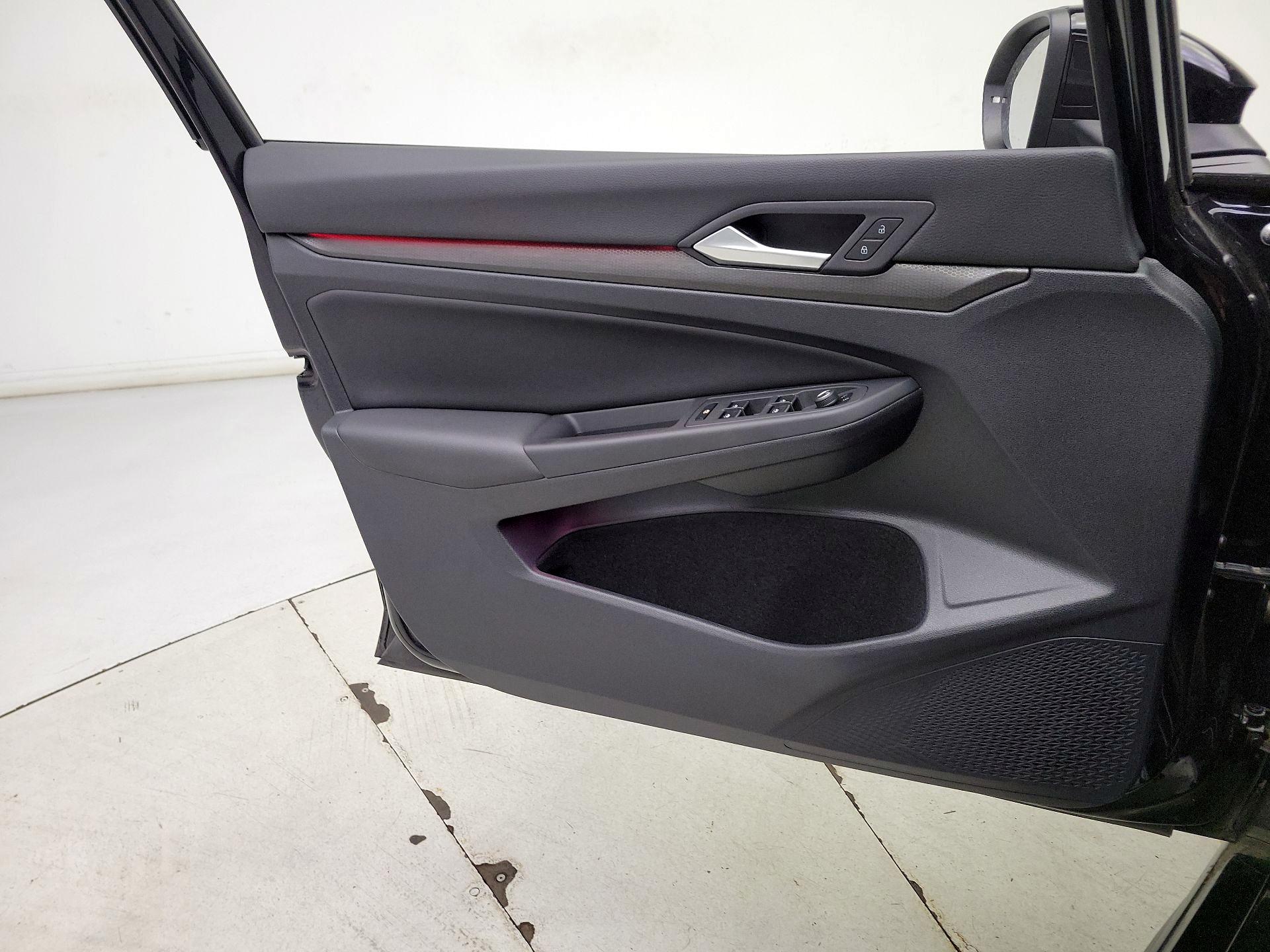 Thumbnail: 2022 Volkswagen Golf - 12