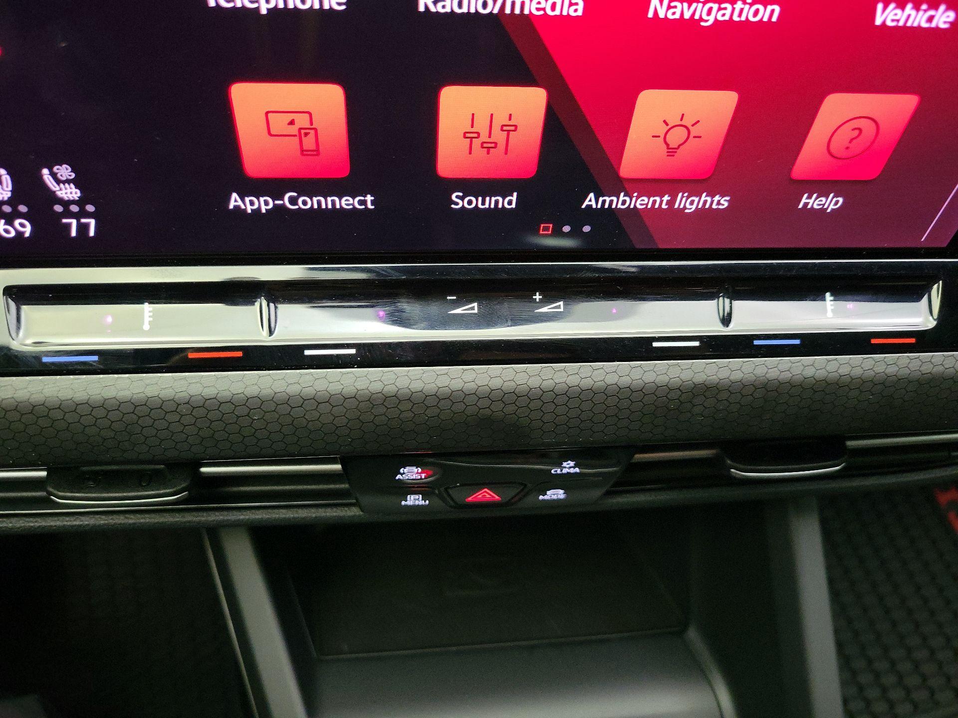 Thumbnail: 2022 Volkswagen Golf - 17