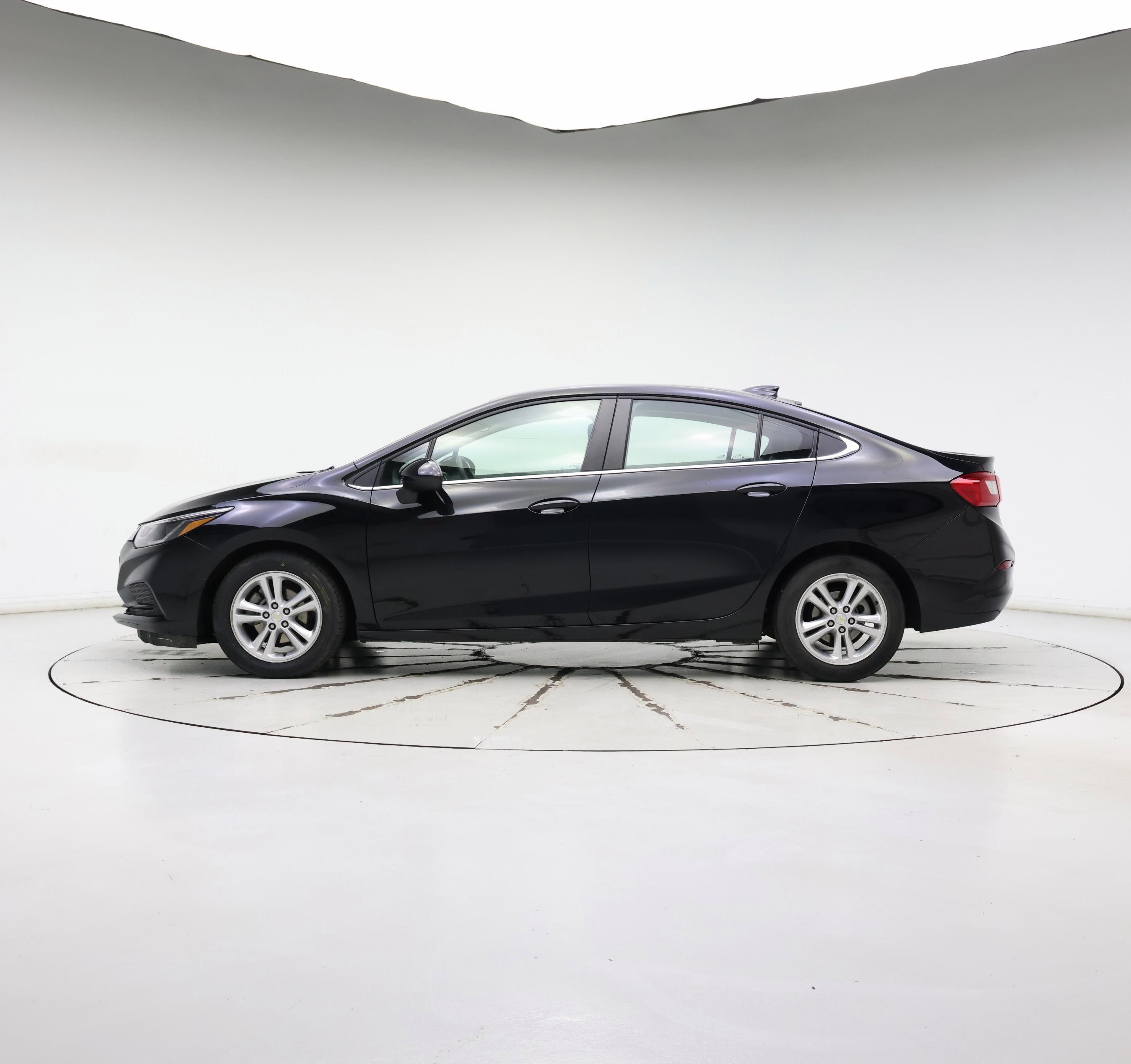 Thumbnail: 2017 Chevrolet Cruze - 3