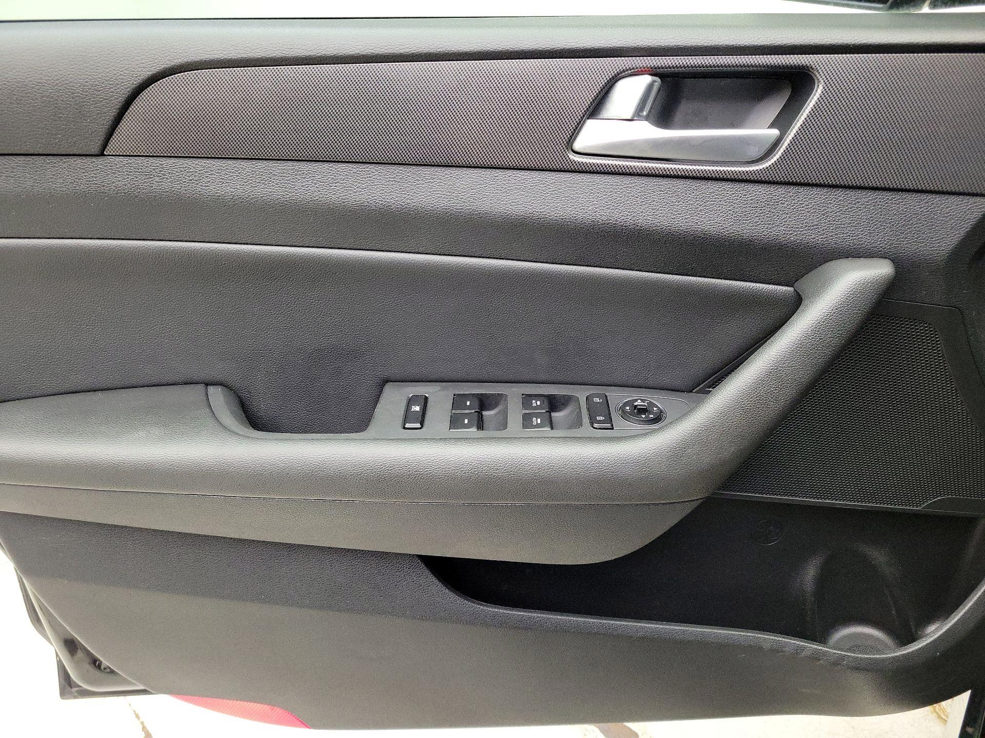 Thumbnail: 2015 Hyundai Sonata - 12