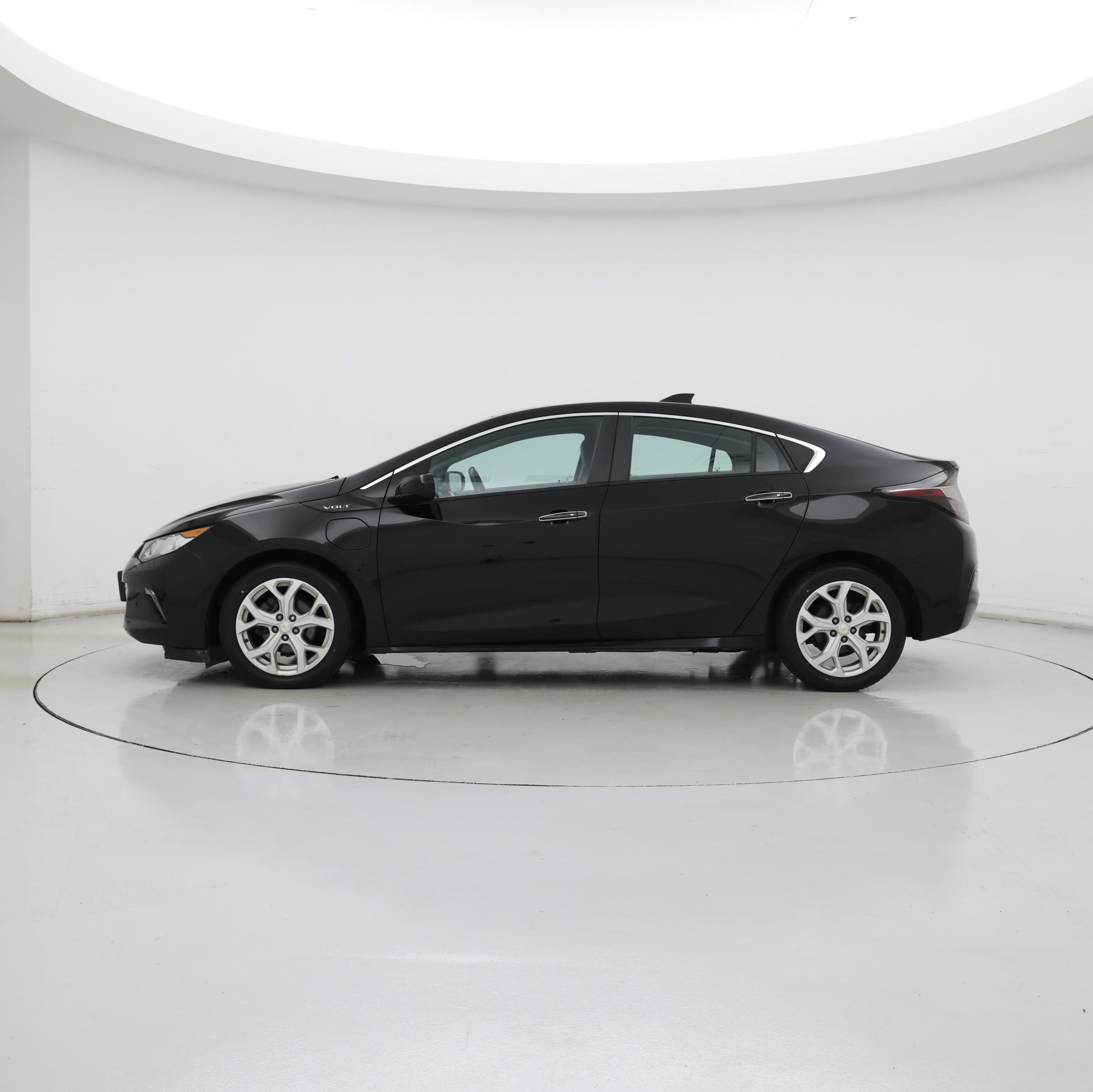 Thumbnail: 2017 Chevrolet Volt - 3