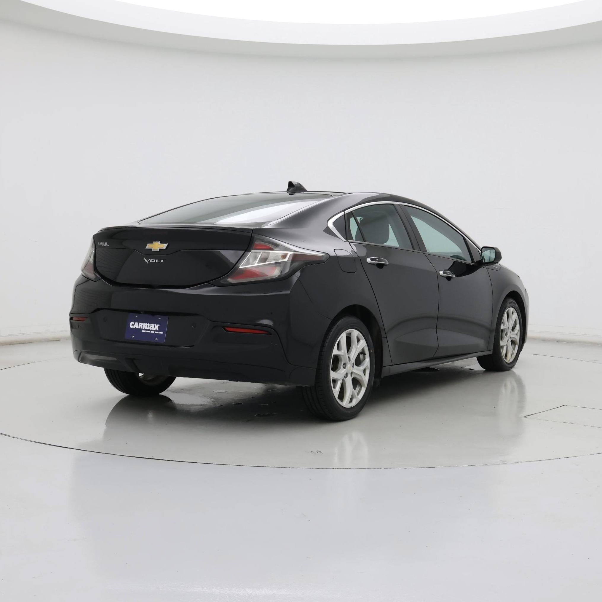Thumbnail: 2017 Chevrolet Volt - 8