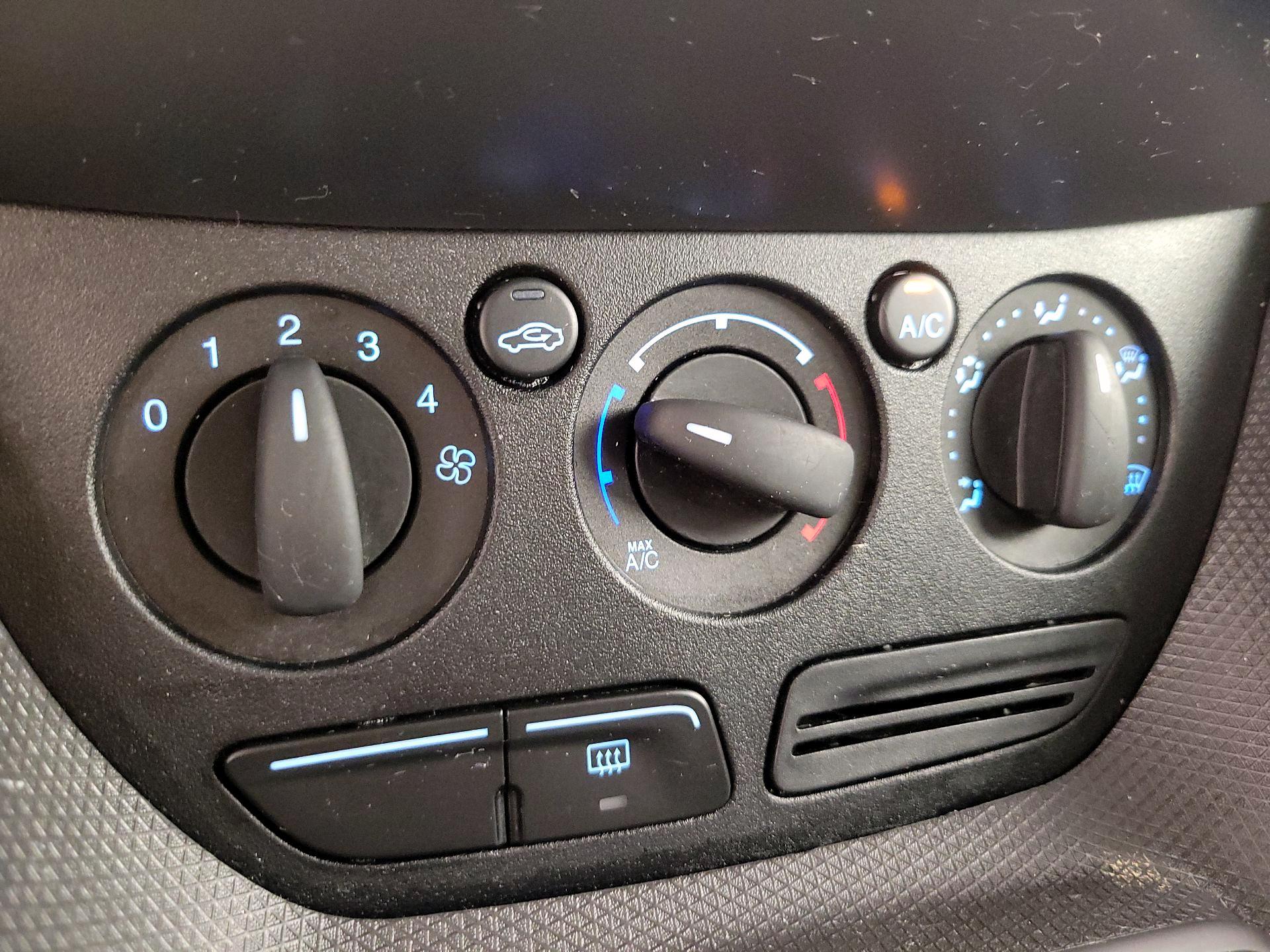 Thumbnail: 2016 Ford Transit Series - 16