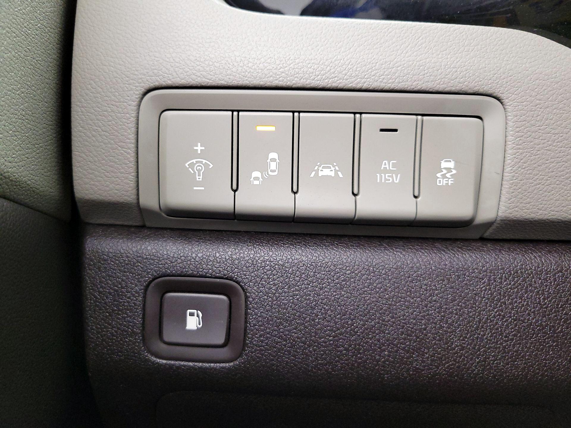Thumbnail: 2016 Kia Sedona - 13