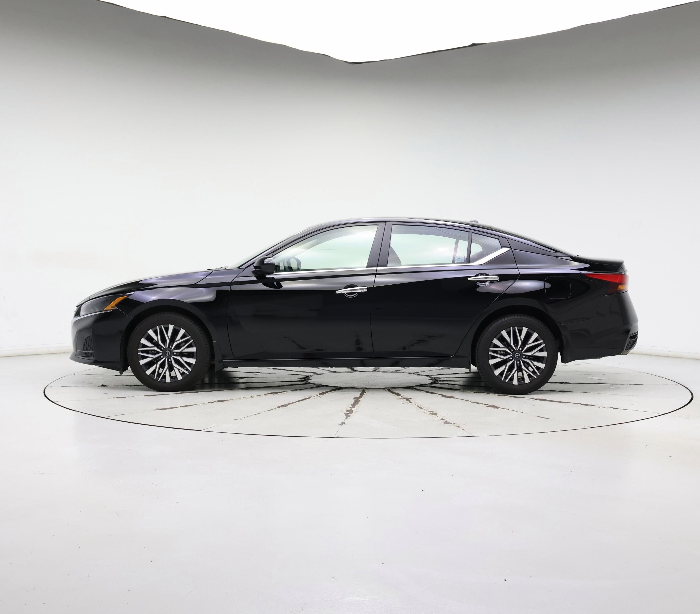 Thumbnail: 2023 Nissan Altima - 3