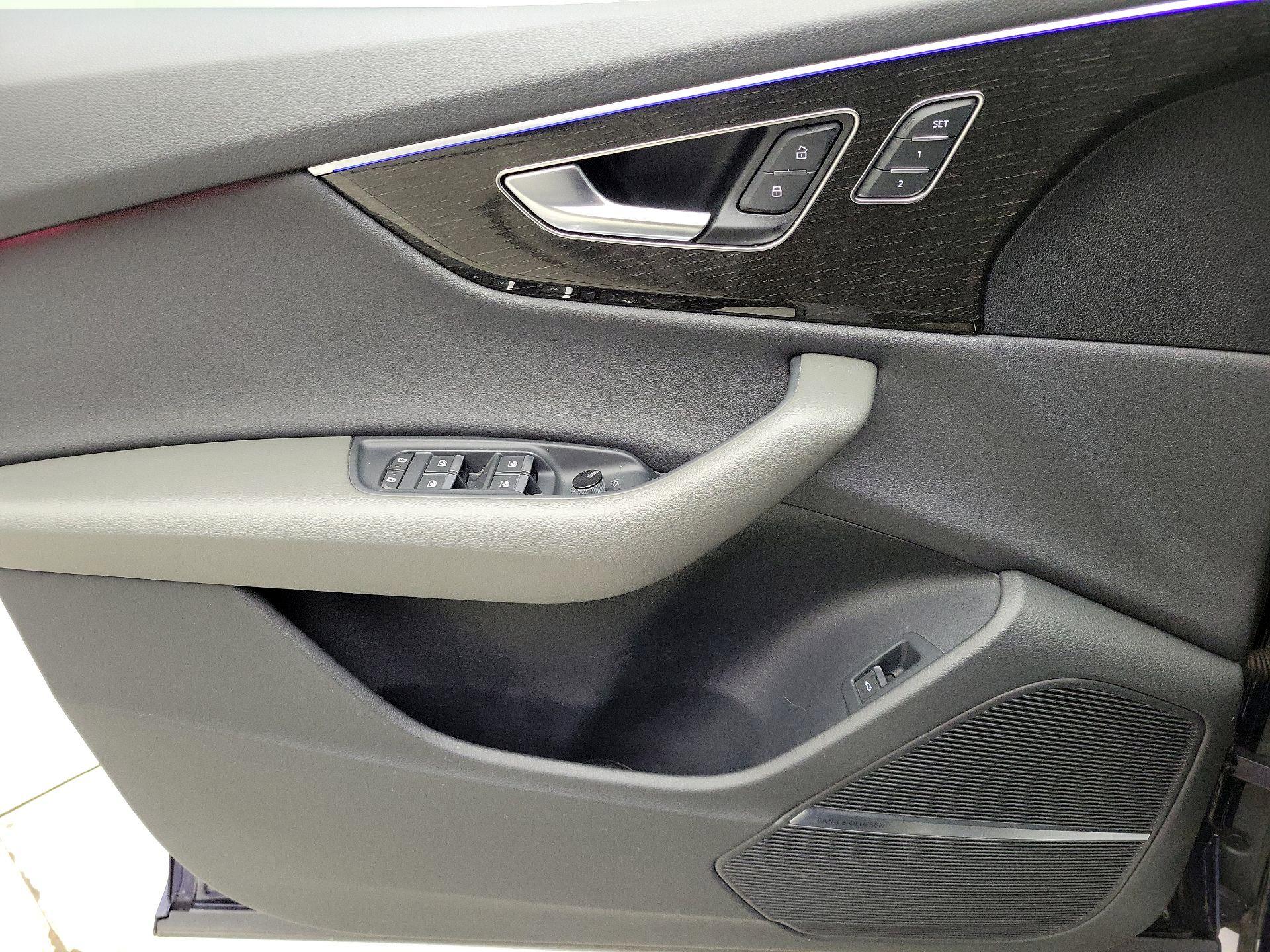 Thumbnail: 2021 Audi Q8 - 12