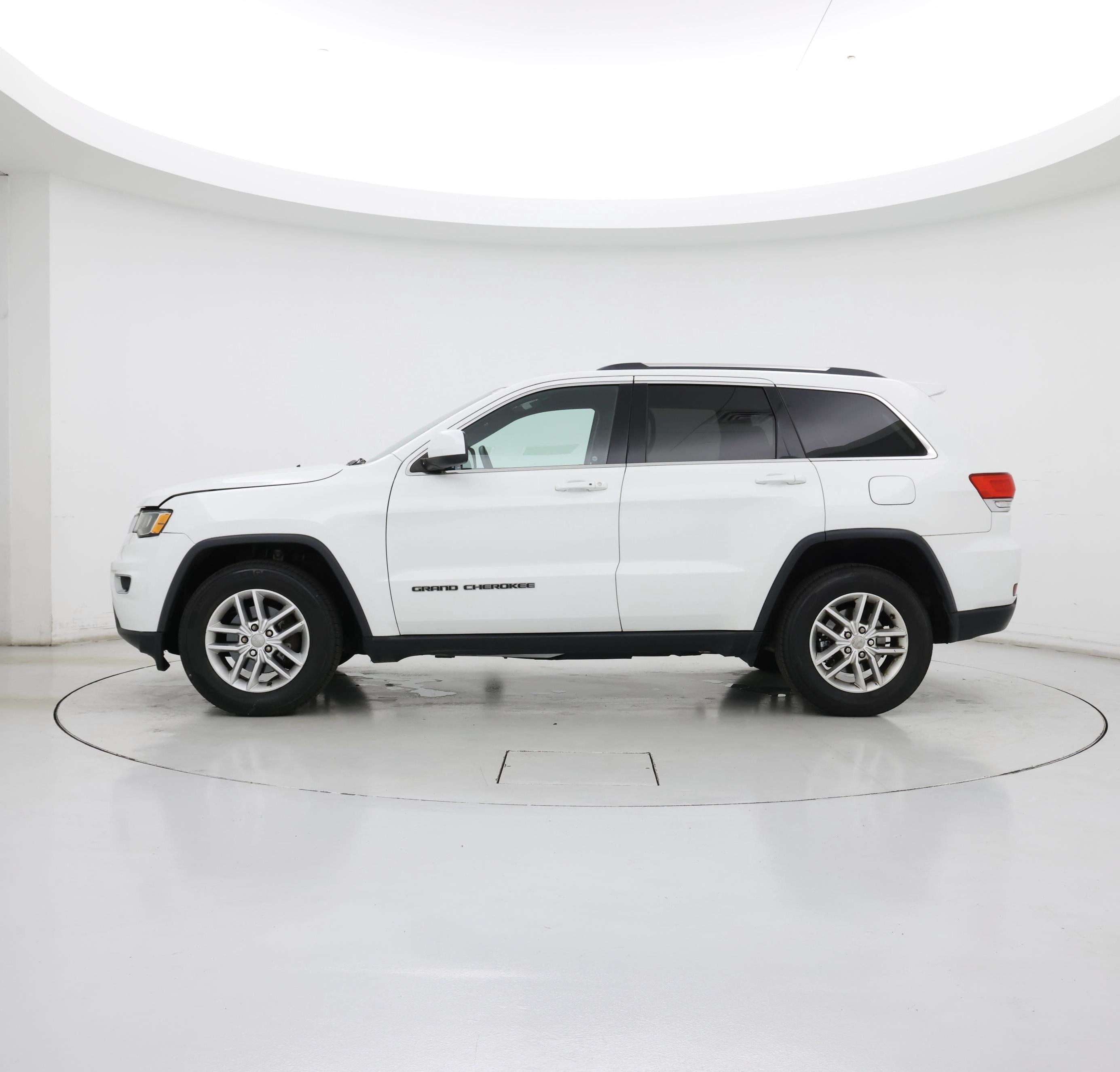 Thumbnail: 2017 Jeep Grand Cherokee - 3