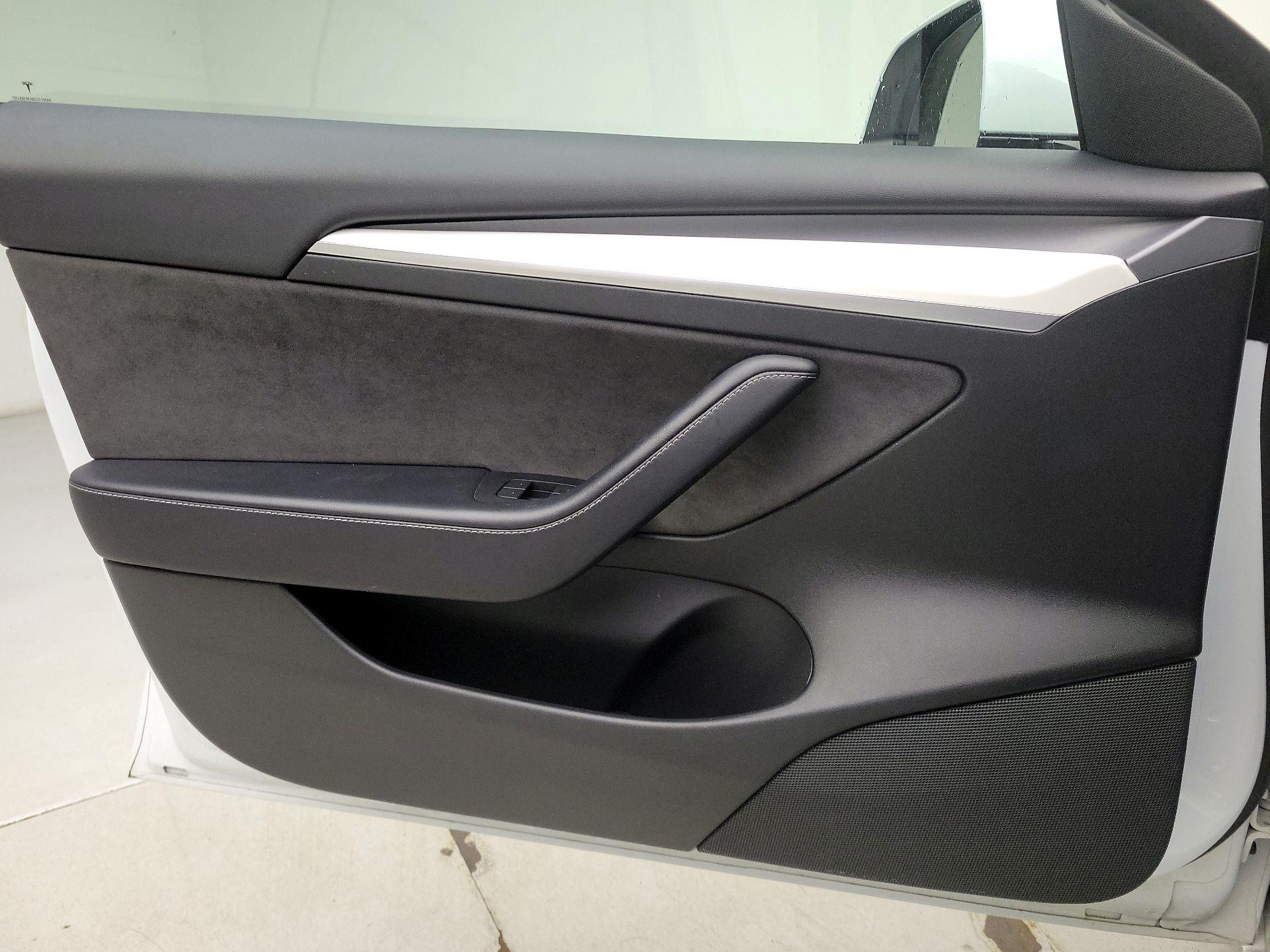 Thumbnail: 2022 Tesla Model 3 - 12