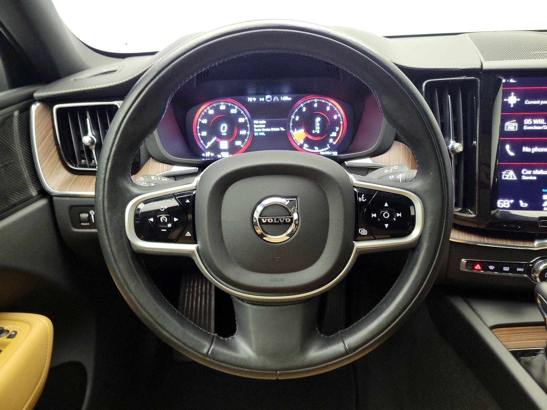 Thumbnail: 2021 Volvo XC60 - 10