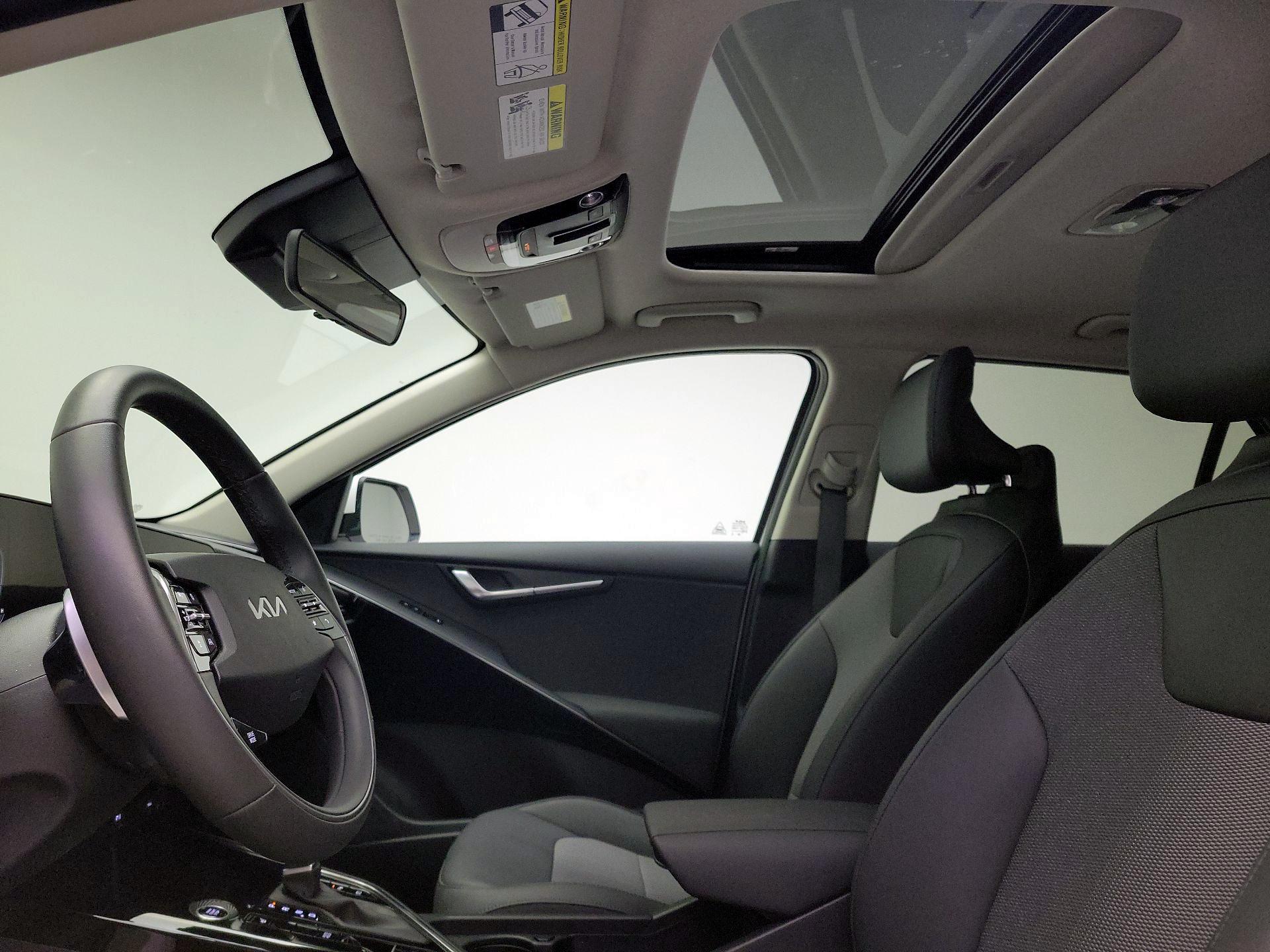 Thumbnail: 2024 Kia Niro - 18
