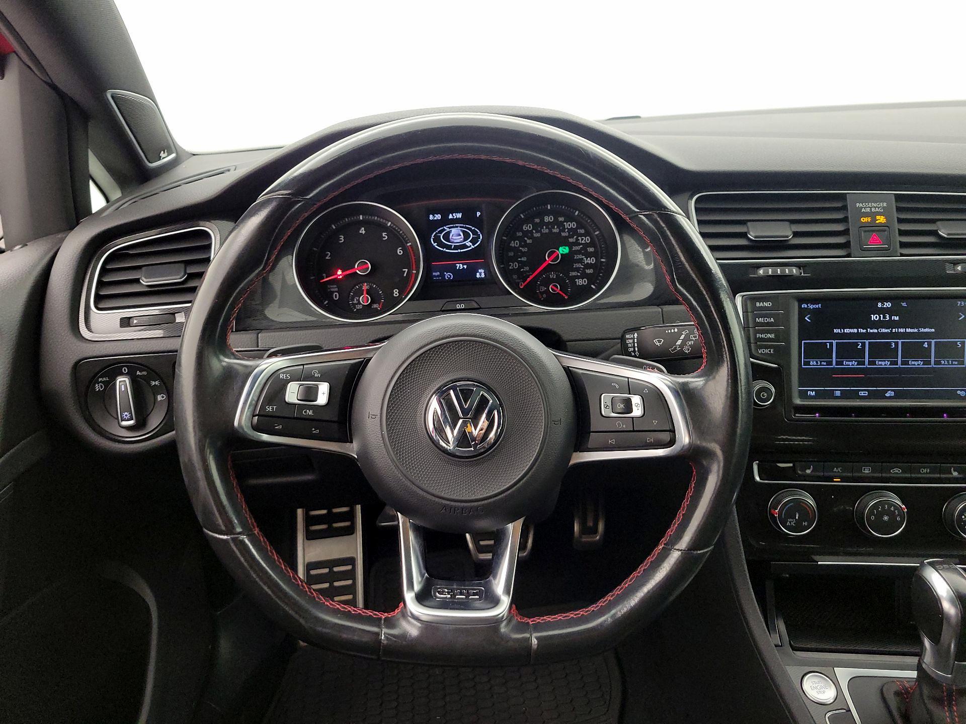 Thumbnail: 2017 Volkswagen Golf - 10
