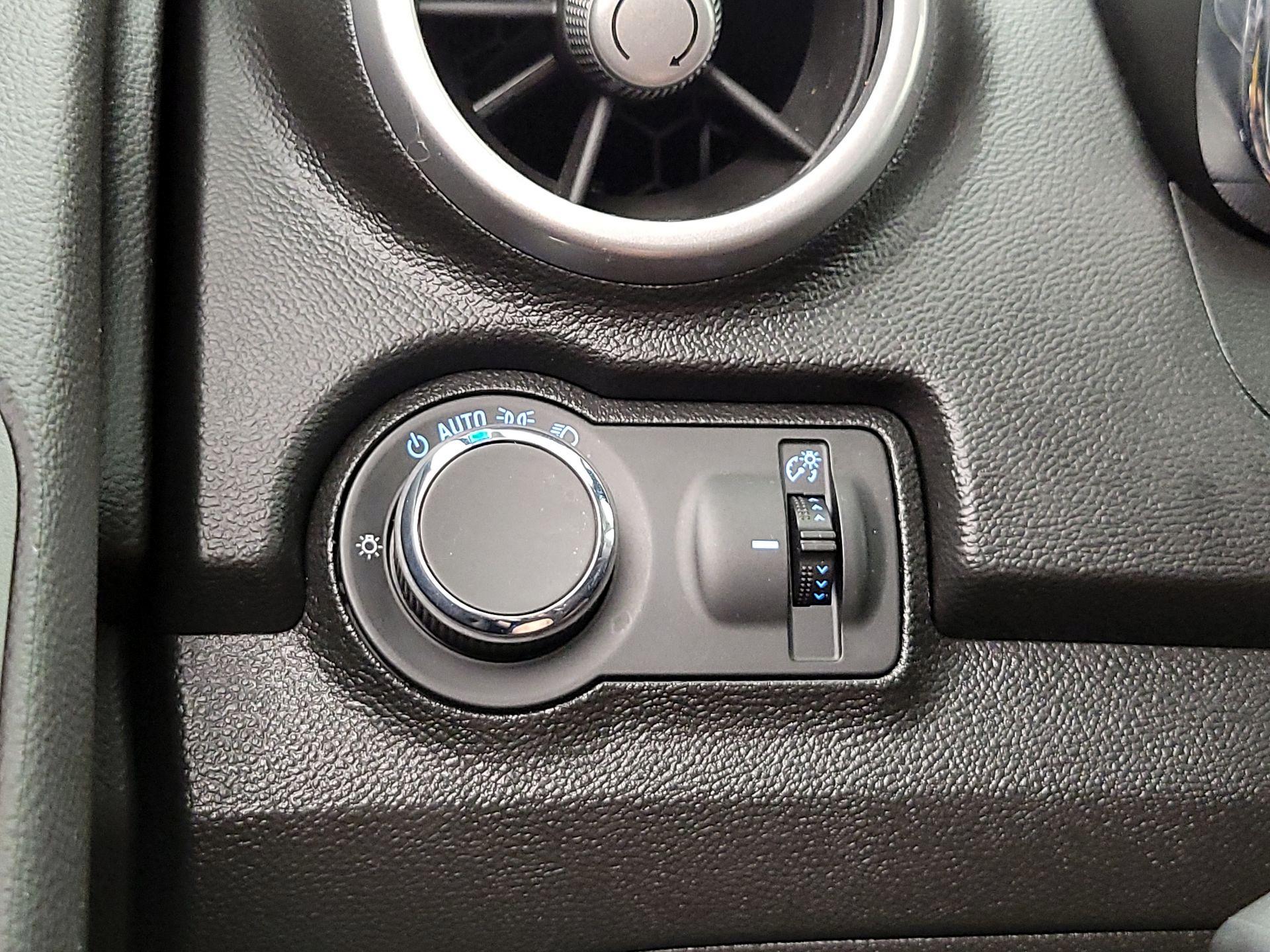 Thumbnail: 2016 Chevrolet Trax - 13