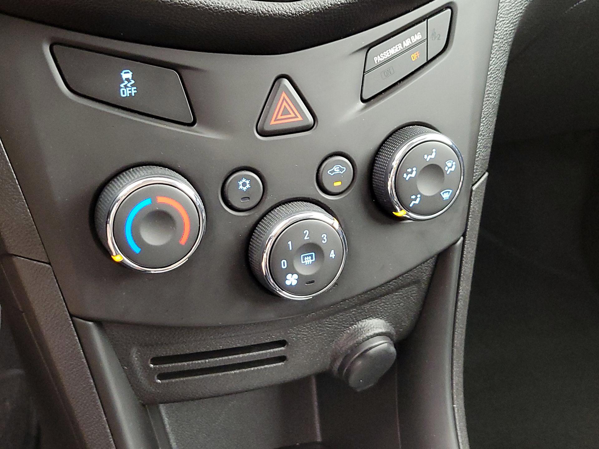 Thumbnail: 2016 Chevrolet Trax - 16