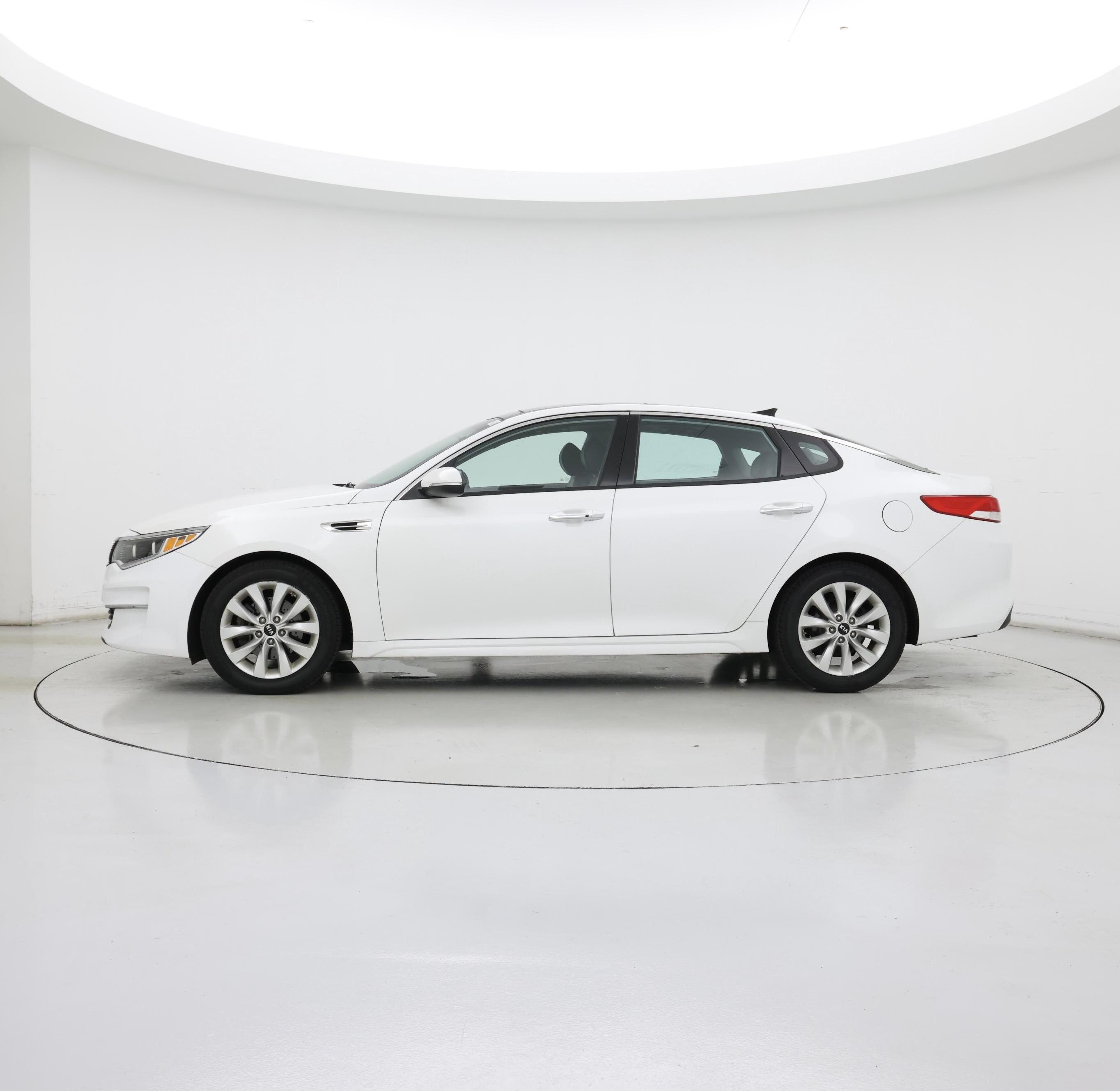 Thumbnail: 2016 Kia Optima - 3