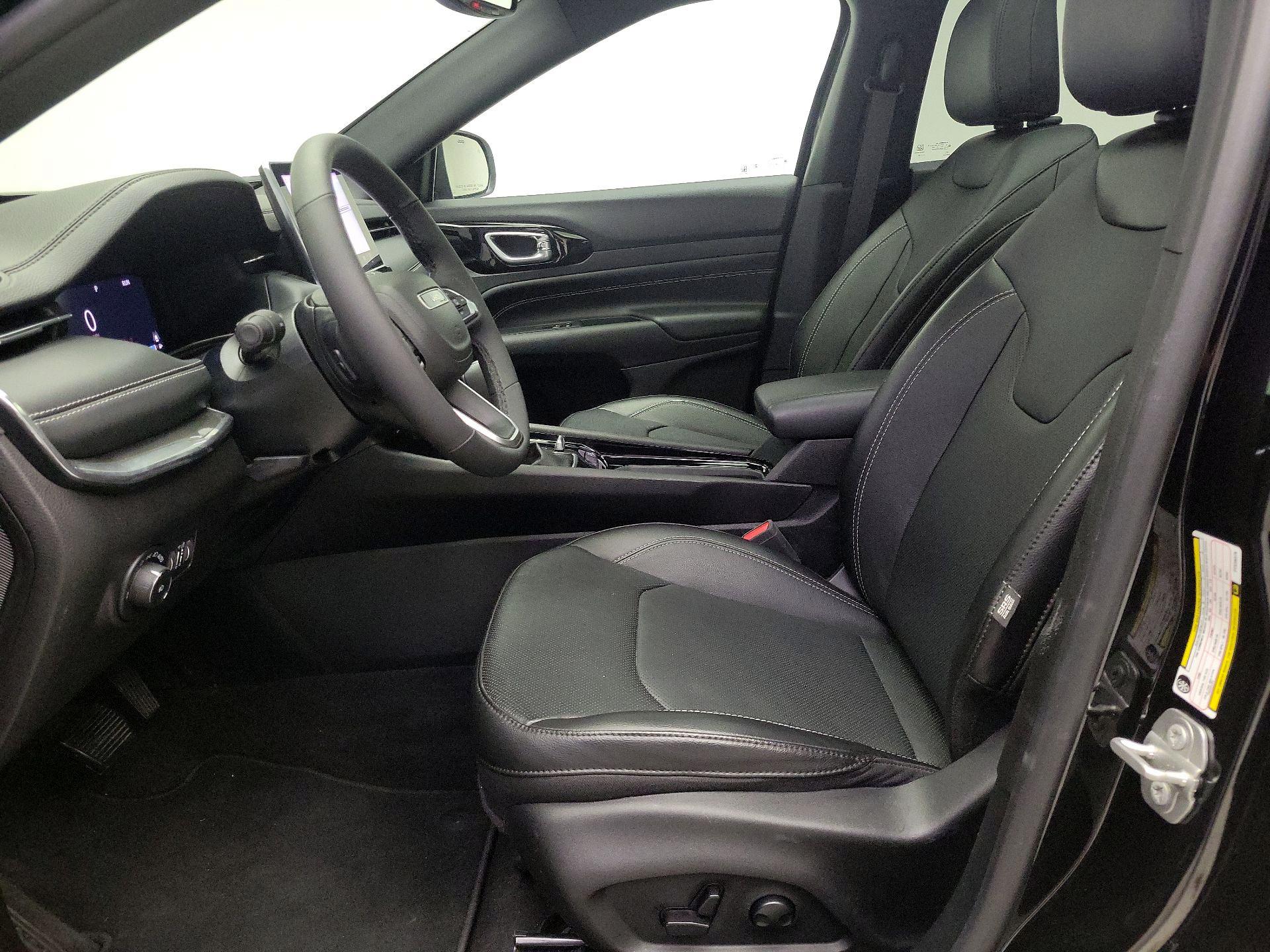 Thumbnail: 2023 Jeep Compass - 11