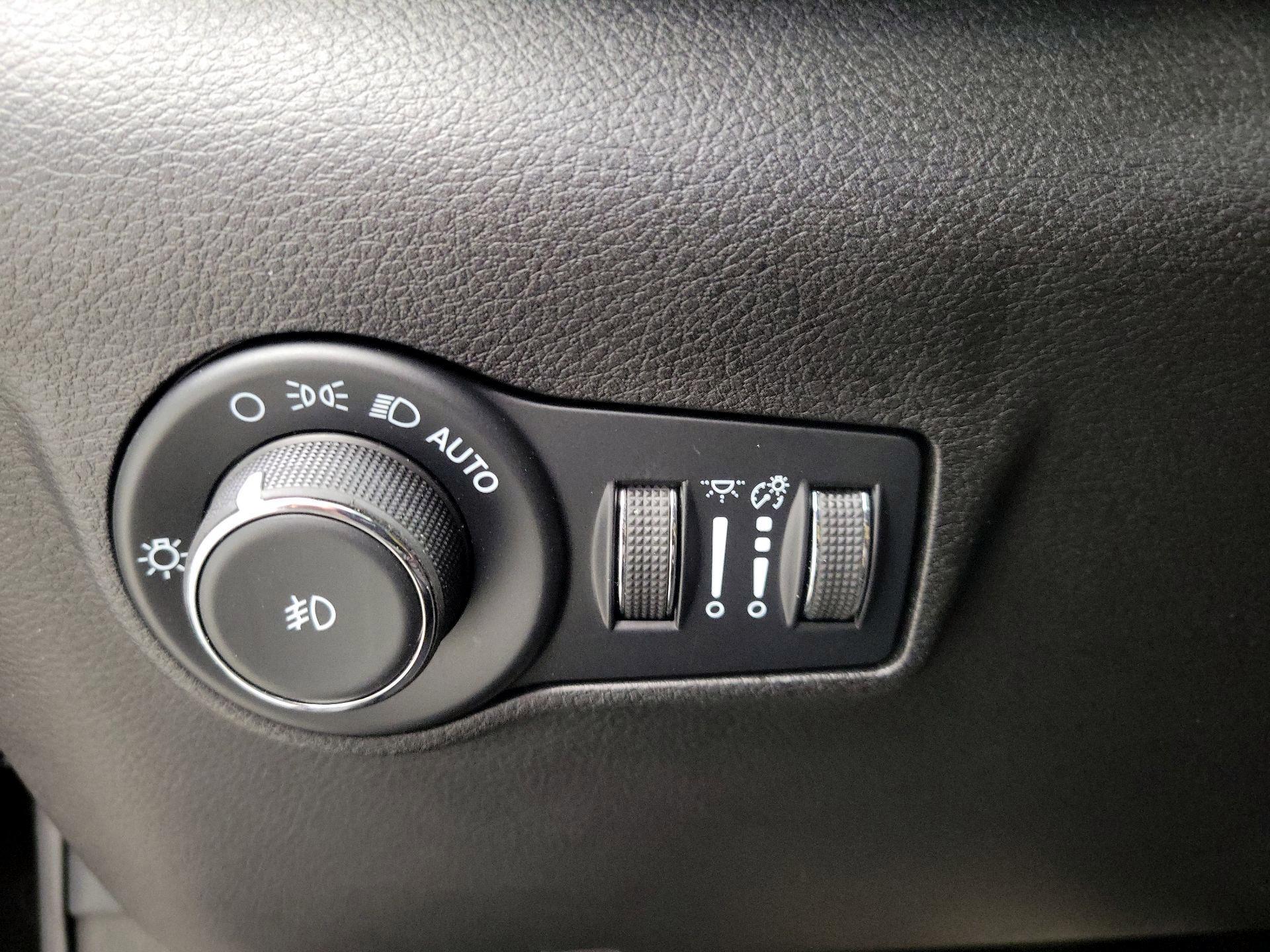 Thumbnail: 2023 Jeep Compass - 13