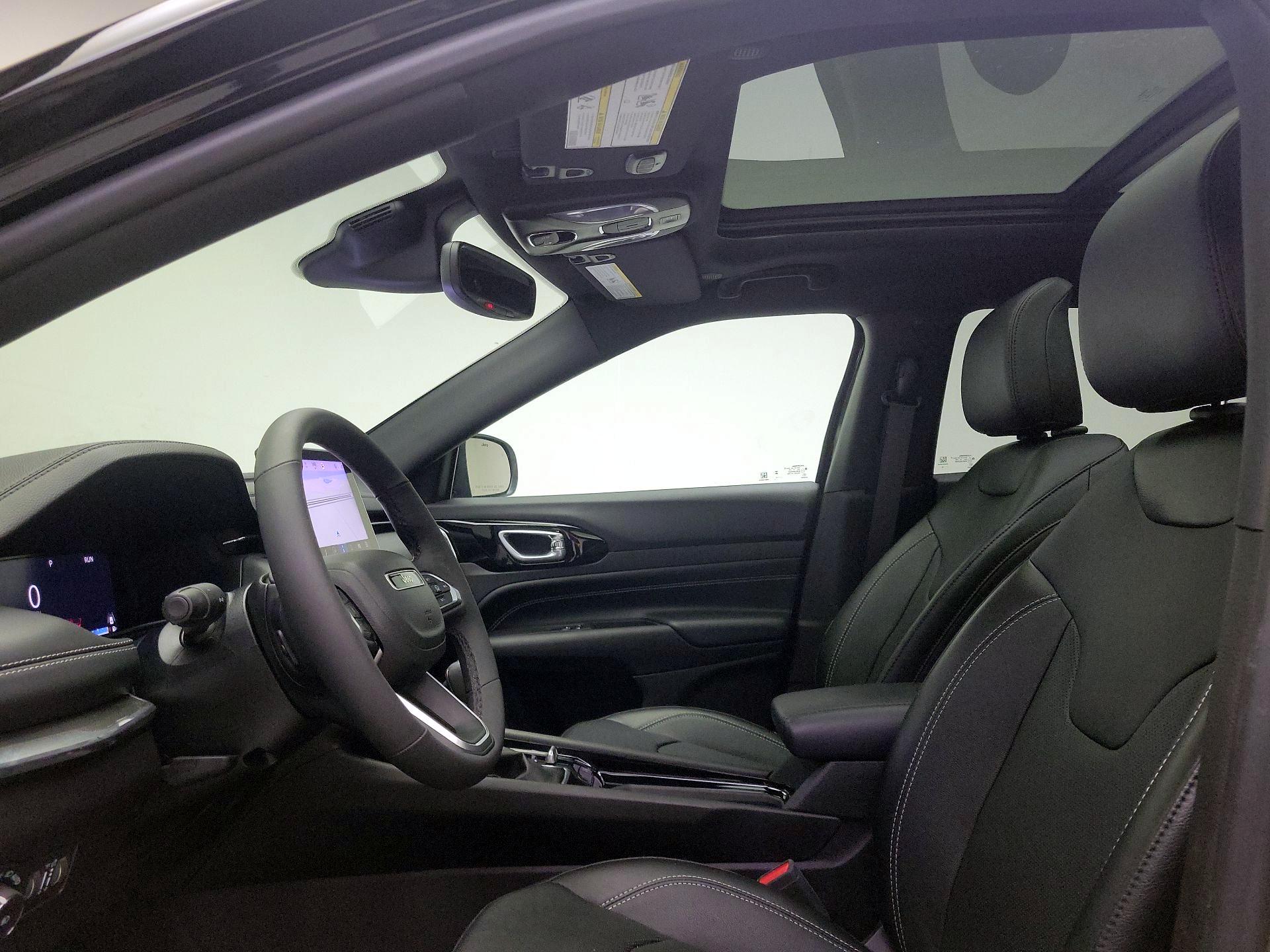 Thumbnail: 2023 Jeep Compass - 20
