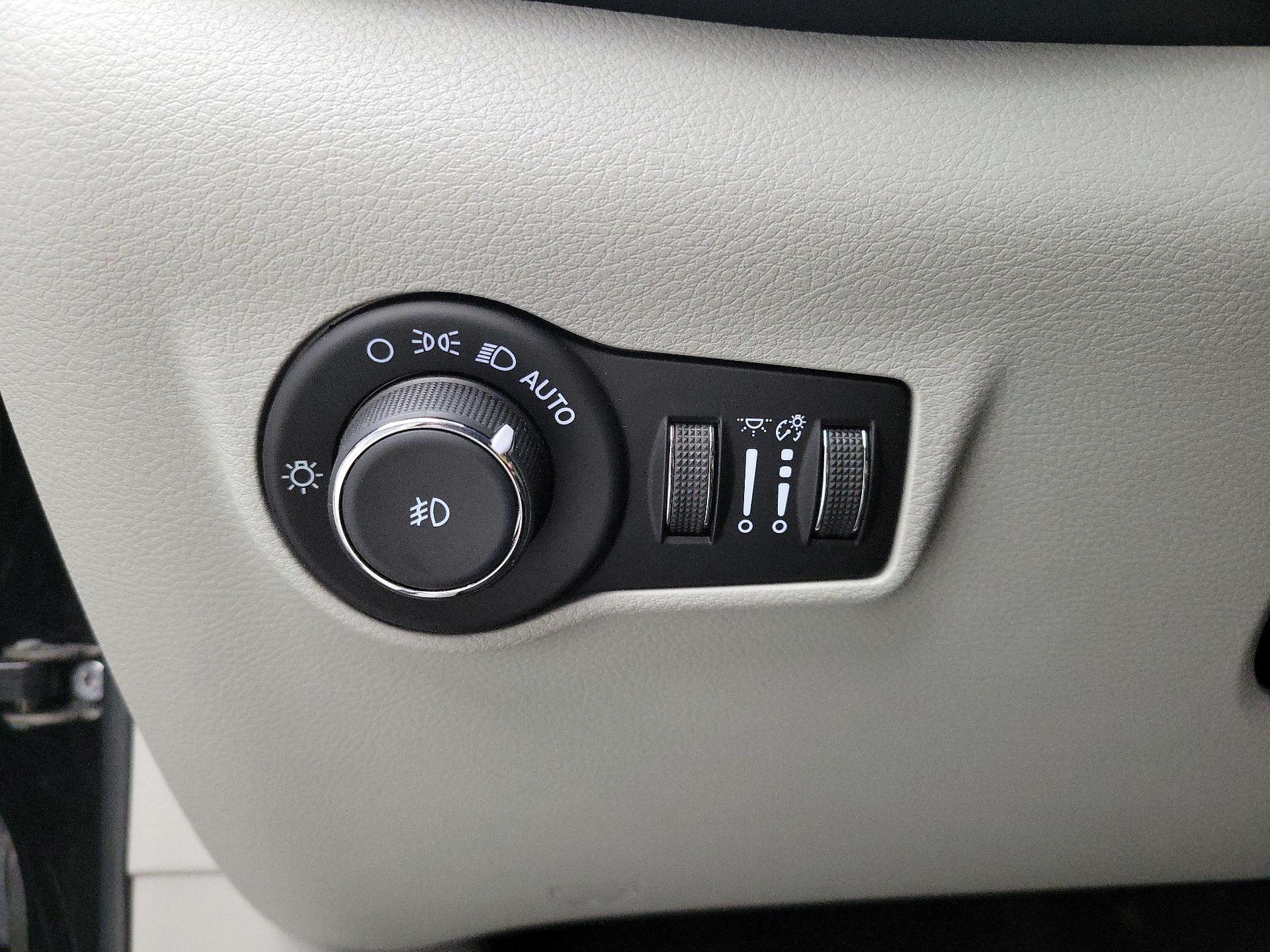 Thumbnail: 2022 Jeep Compass - 13