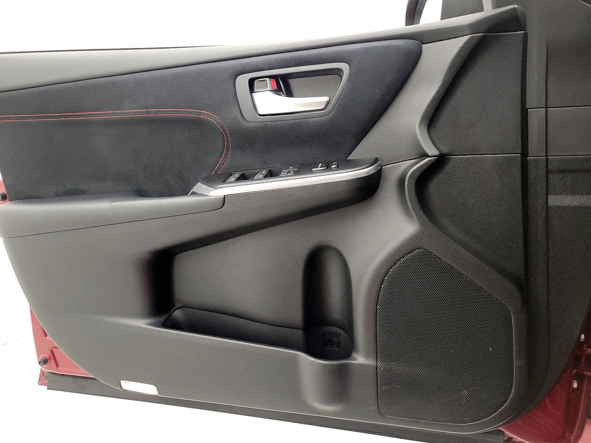 Thumbnail: 2017 Toyota Camry - 12