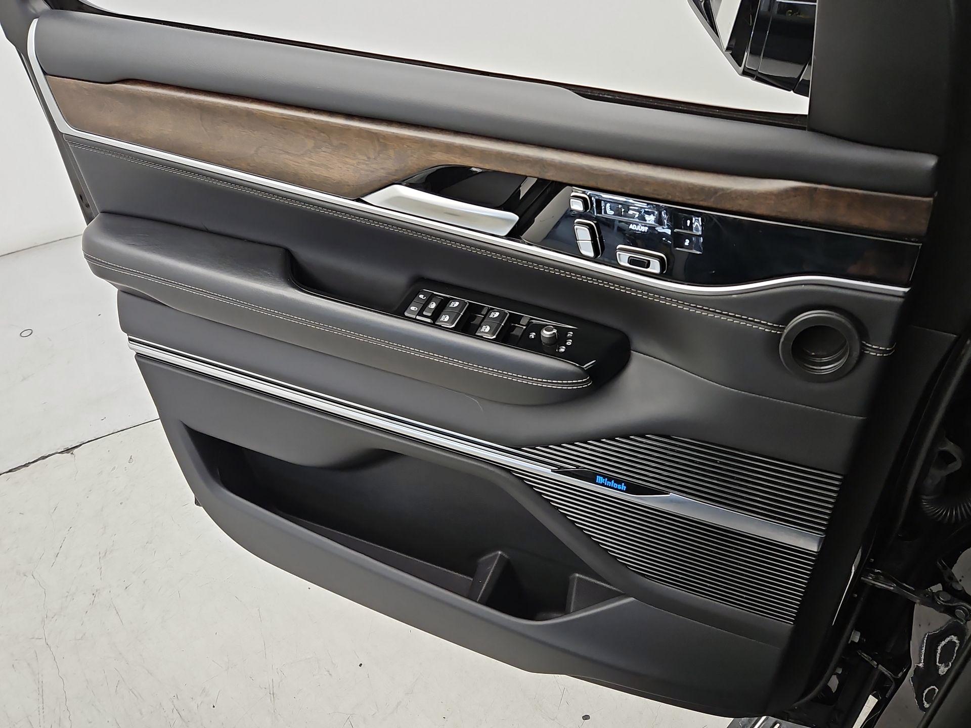Thumbnail: 2022 Jeep Grand Wagoneer - 12