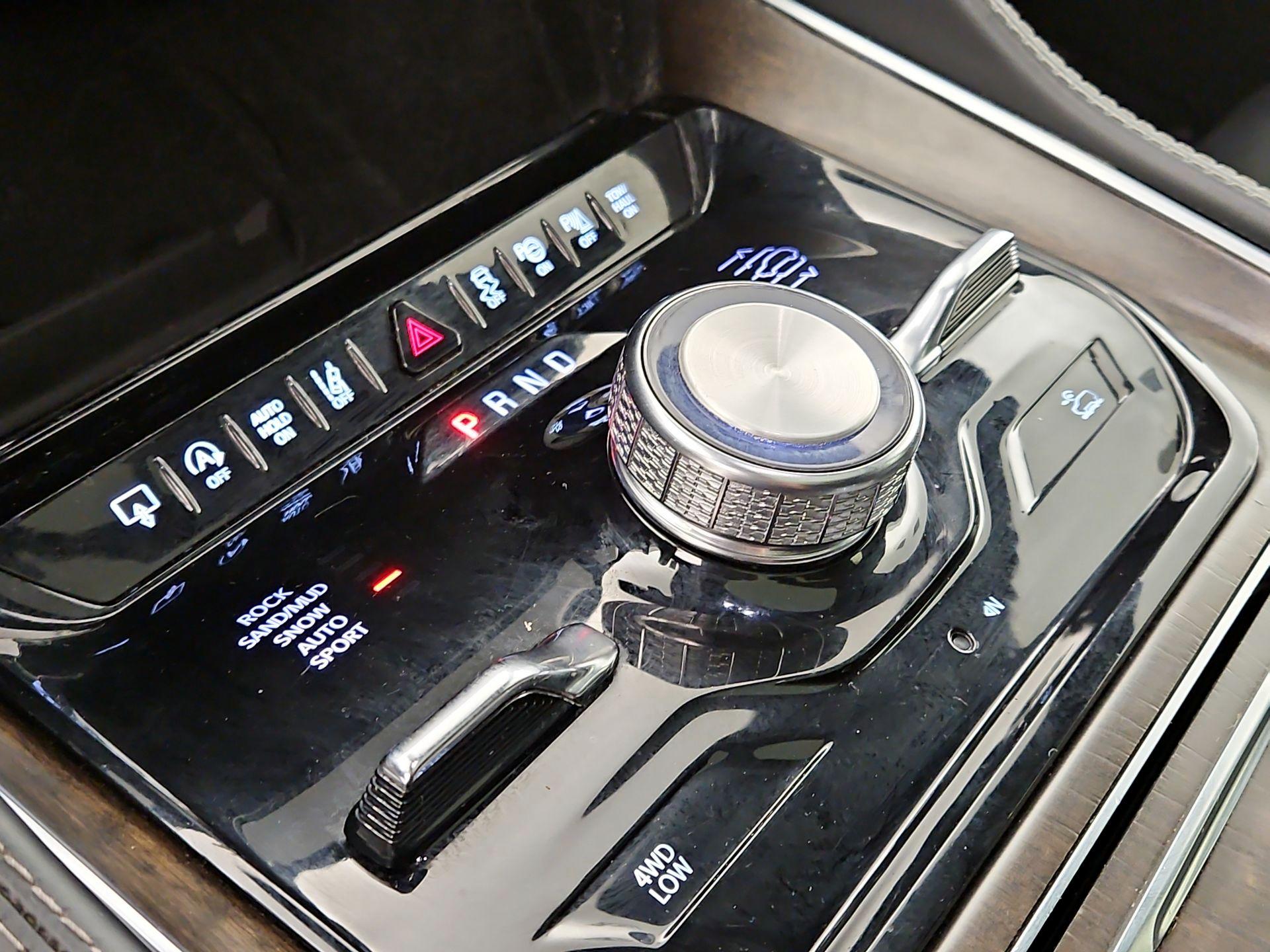 Thumbnail: 2022 Jeep Grand Wagoneer - 18