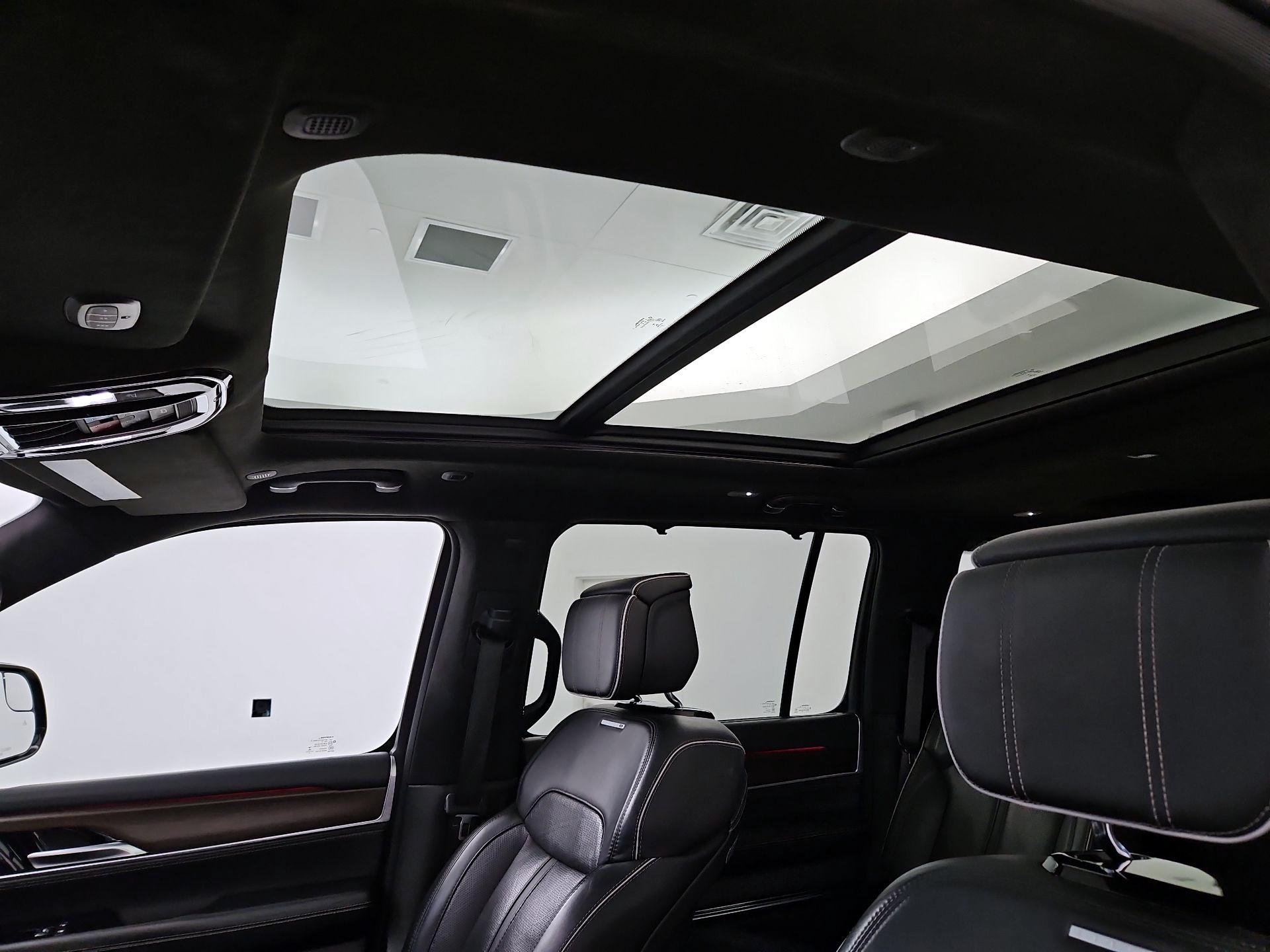 Thumbnail: 2022 Jeep Grand Wagoneer - 20