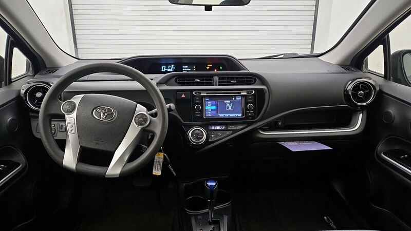 2015 Toyota Prius c Two 9