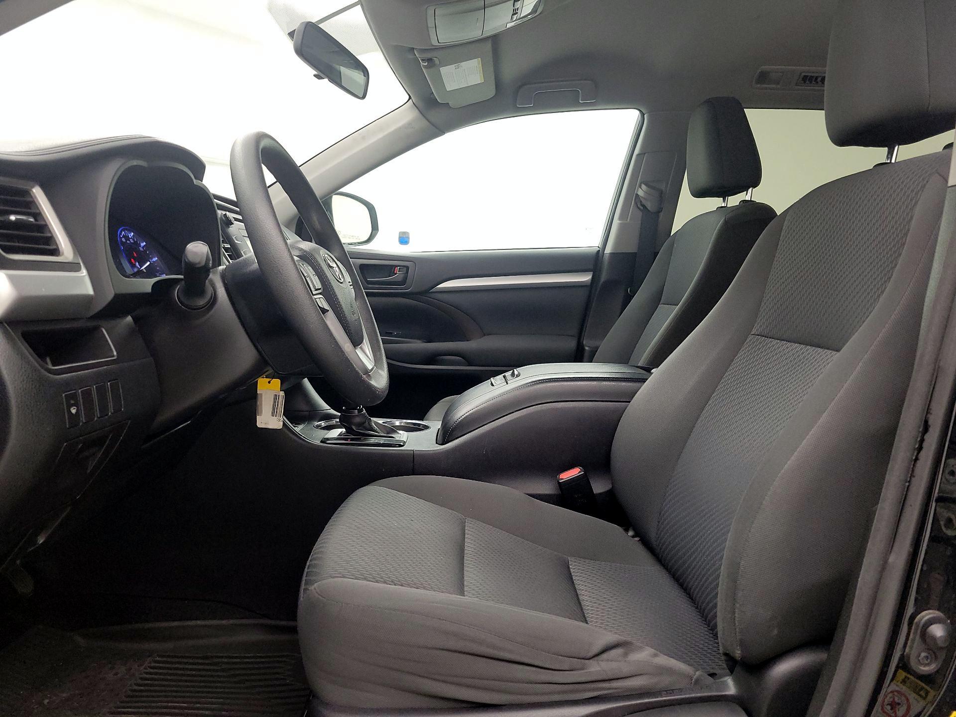 Thumbnail: 2016 Toyota Highlander - 11