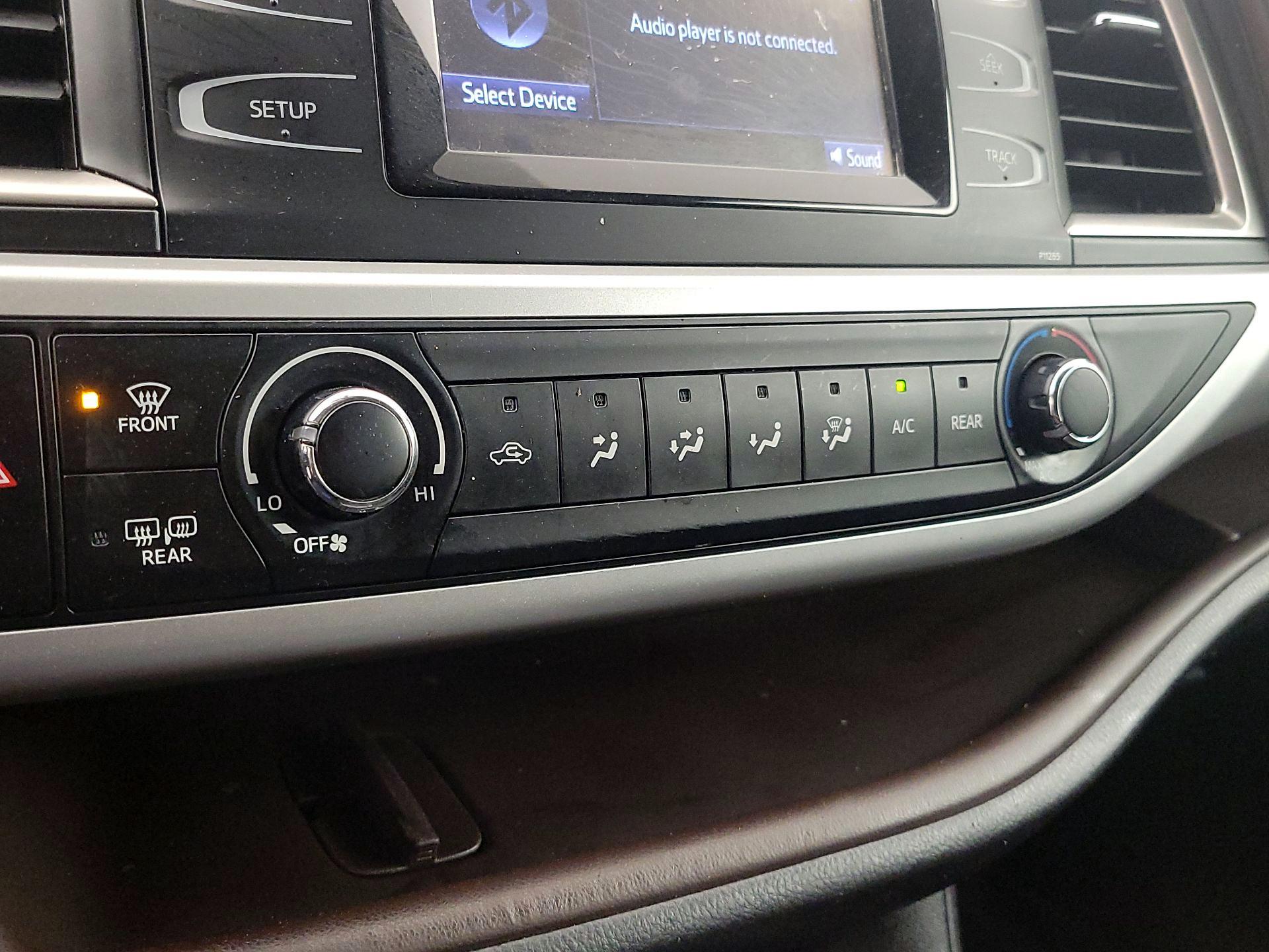Thumbnail: 2016 Toyota Highlander - 16