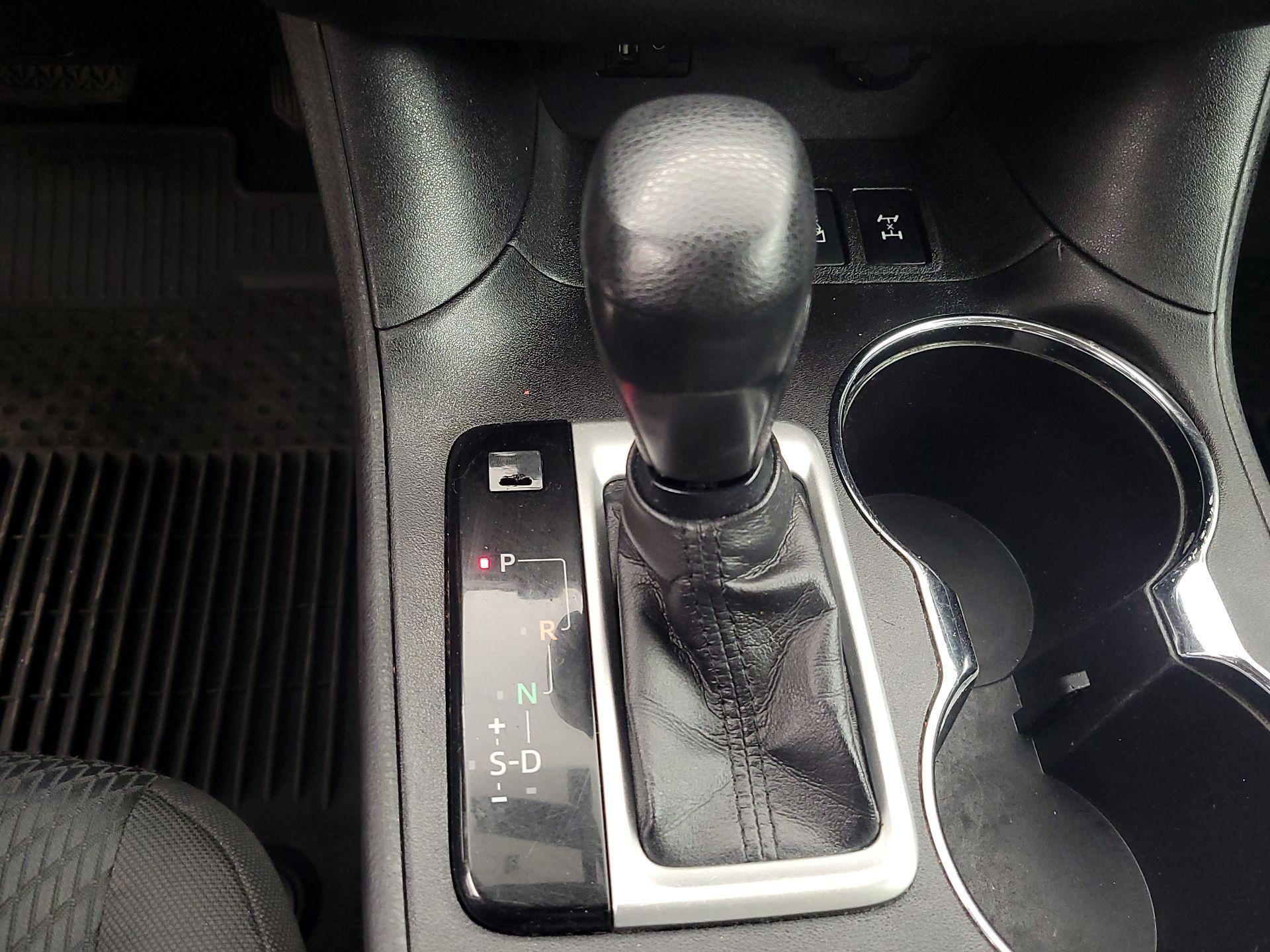Thumbnail: 2016 Toyota Highlander - 17
