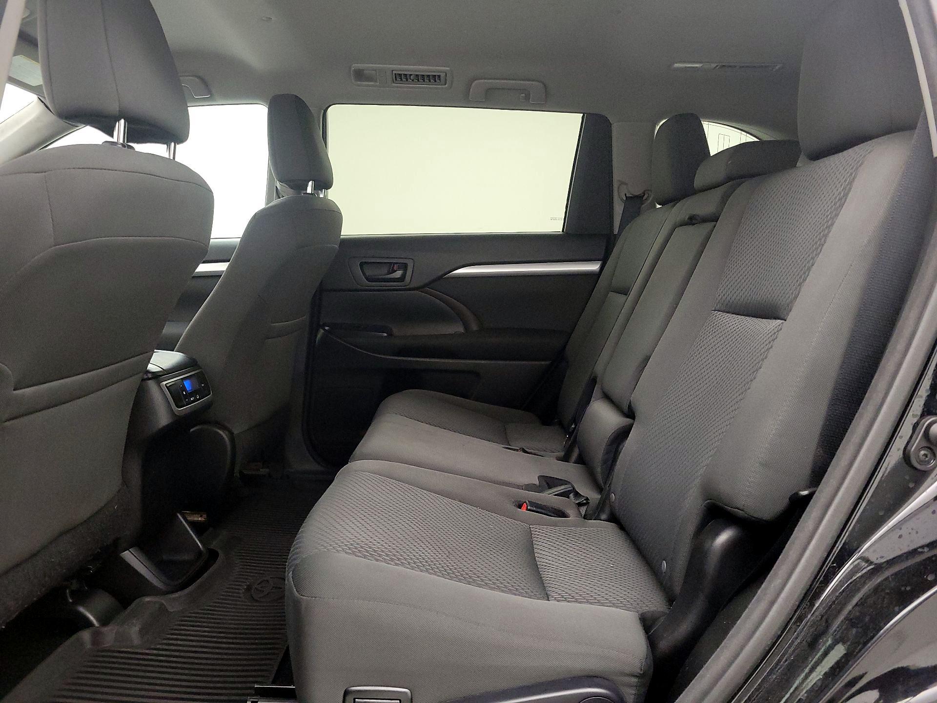 Thumbnail: 2016 Toyota Highlander - 19