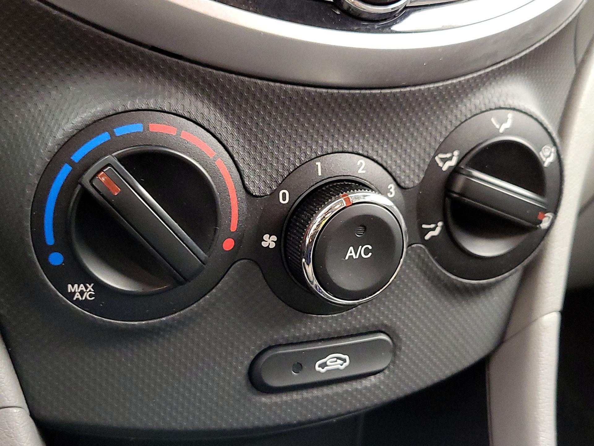 Thumbnail: 2014 Hyundai Accent - 15
