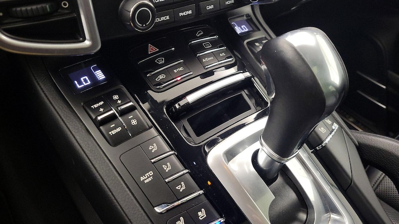 2017 Porsche Cayenne Platinum Edition 17