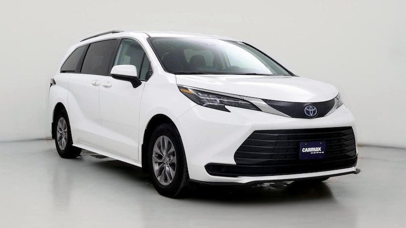 2024 Toyota Sienna LE Hero Image