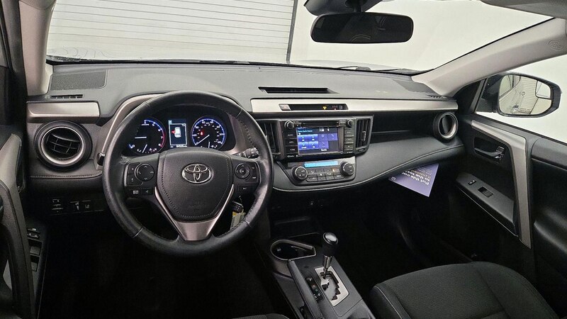 2017 Toyota RAV4 XLE 9