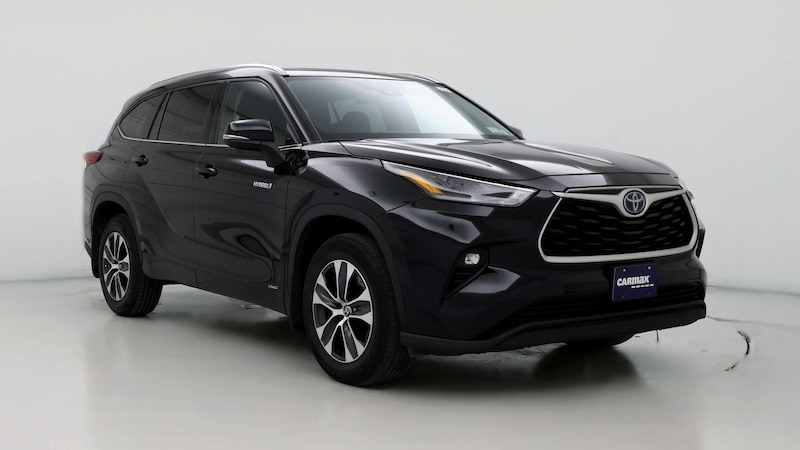 2021 Toyota Highlander XLE Hero Image