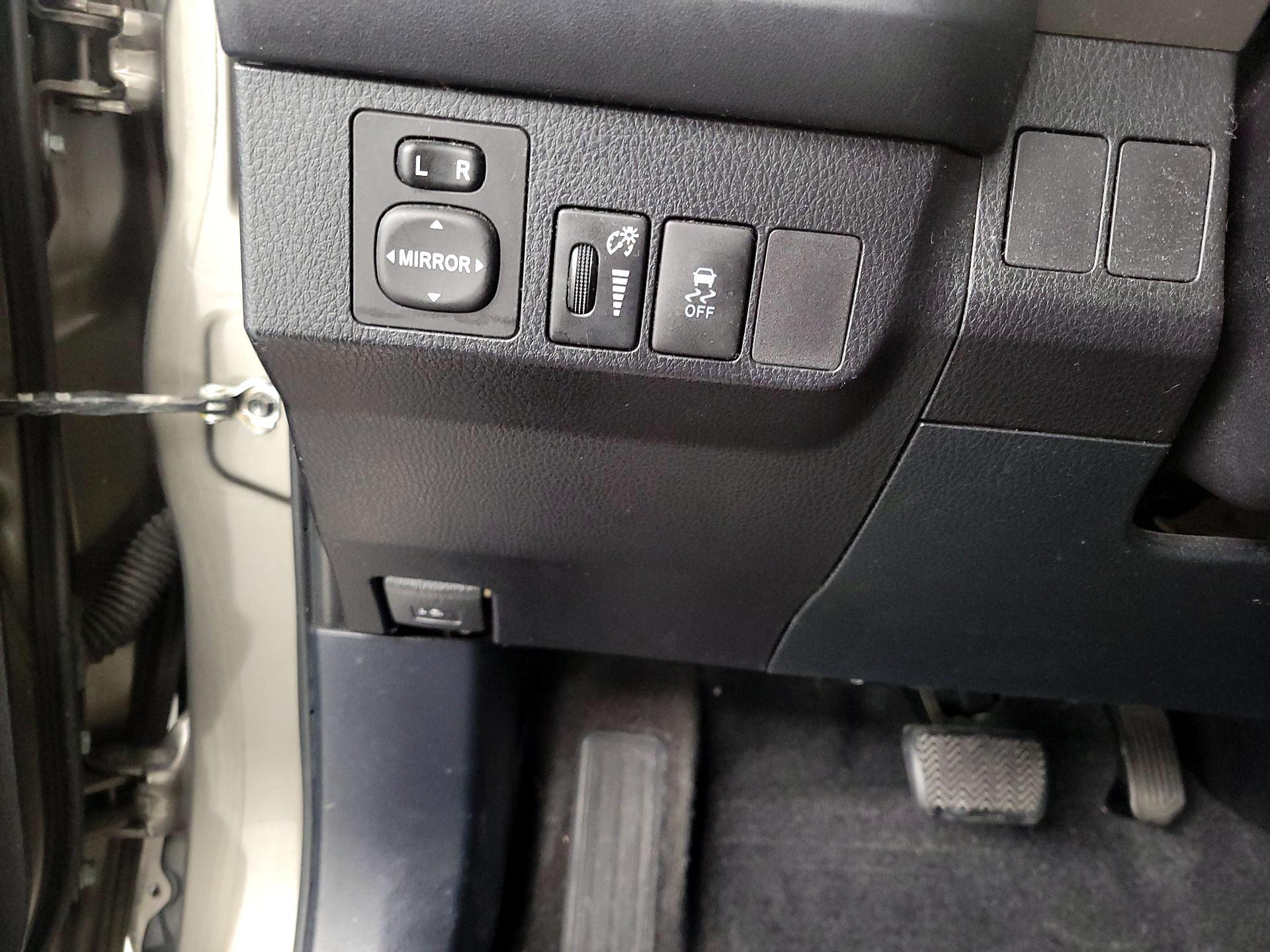 Thumbnail: 2014 Toyota RAV4 - 13