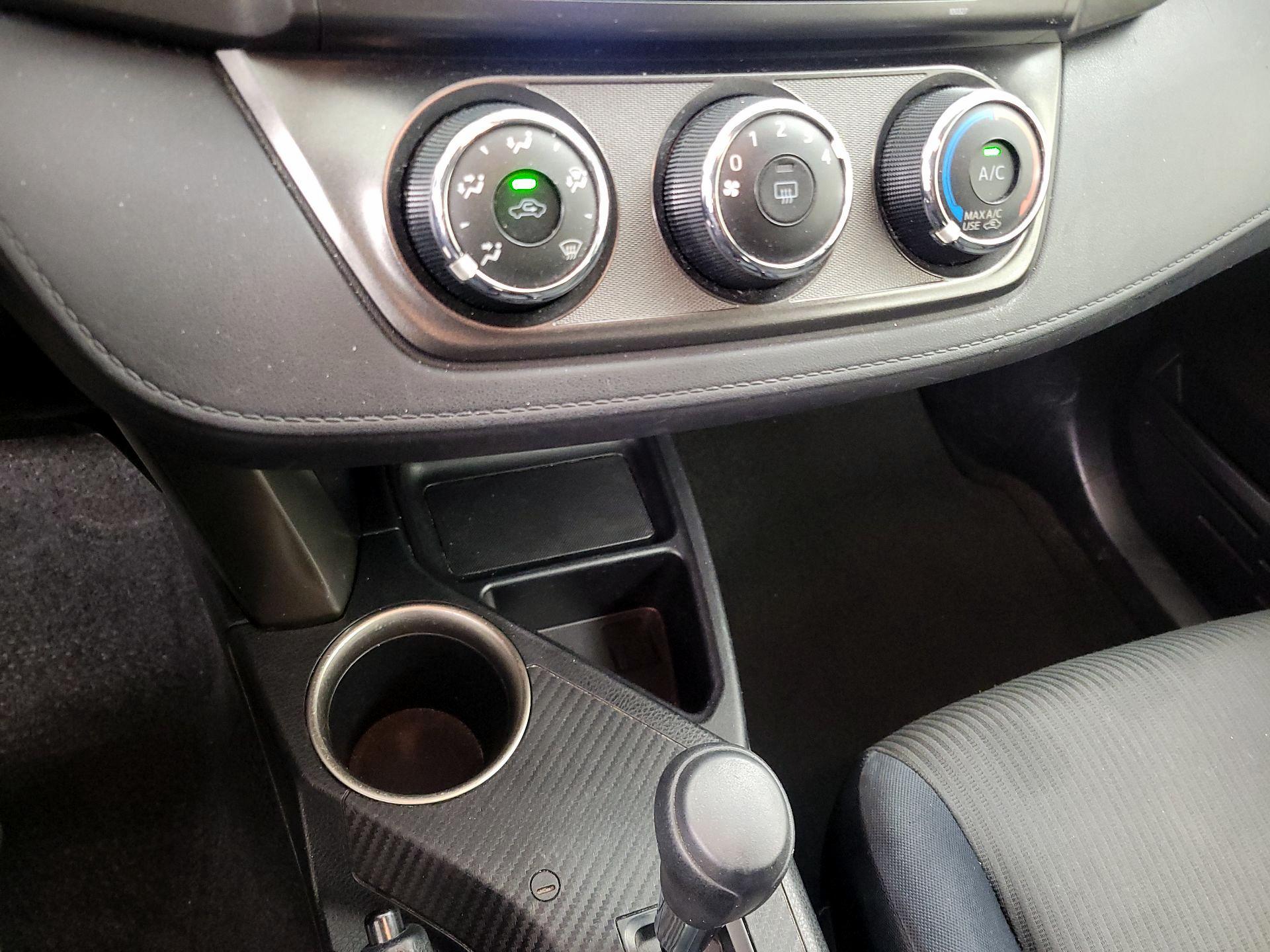 Thumbnail: 2014 Toyota RAV4 - 15
