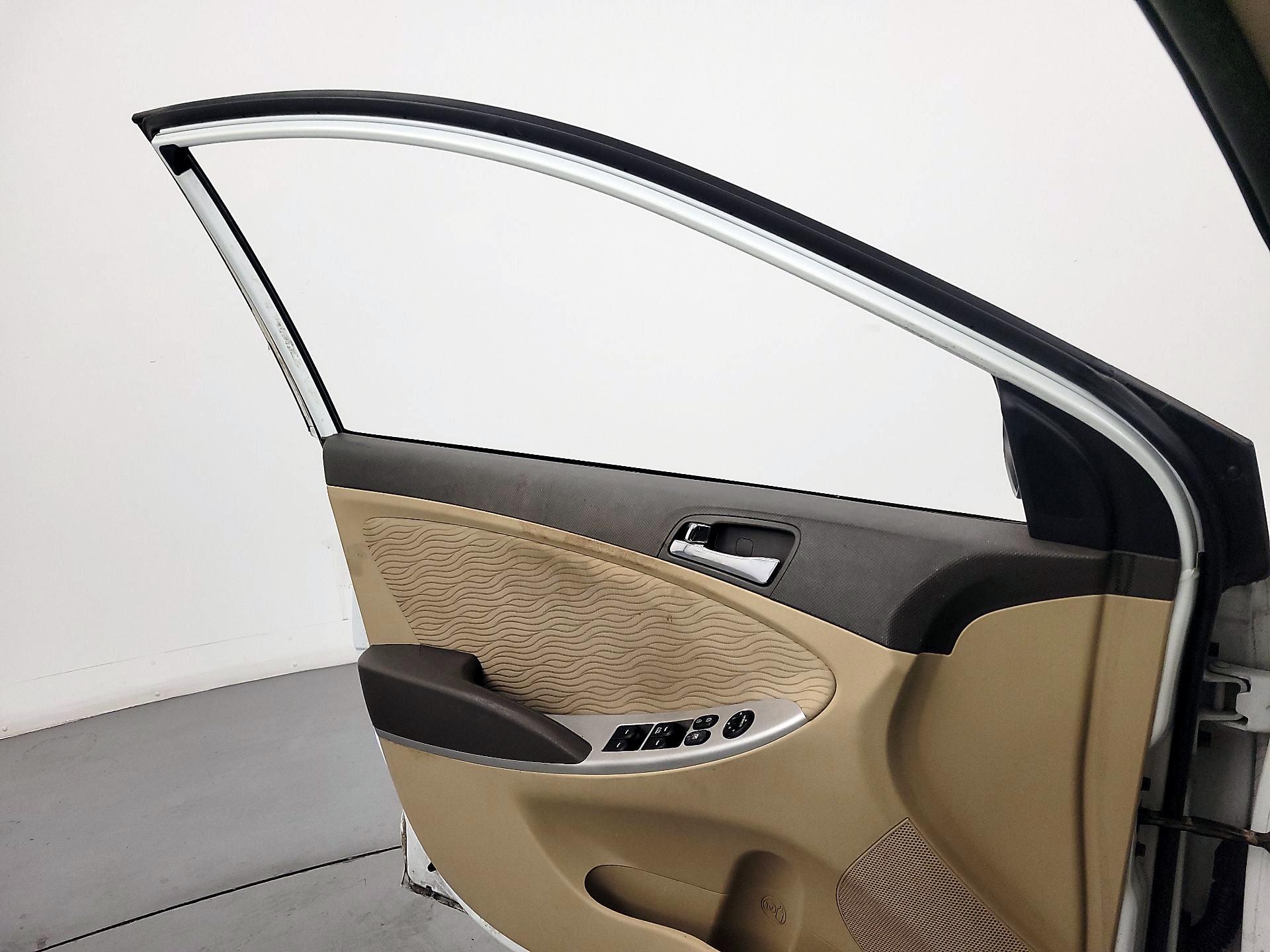Thumbnail: 2013 Hyundai Accent - 12