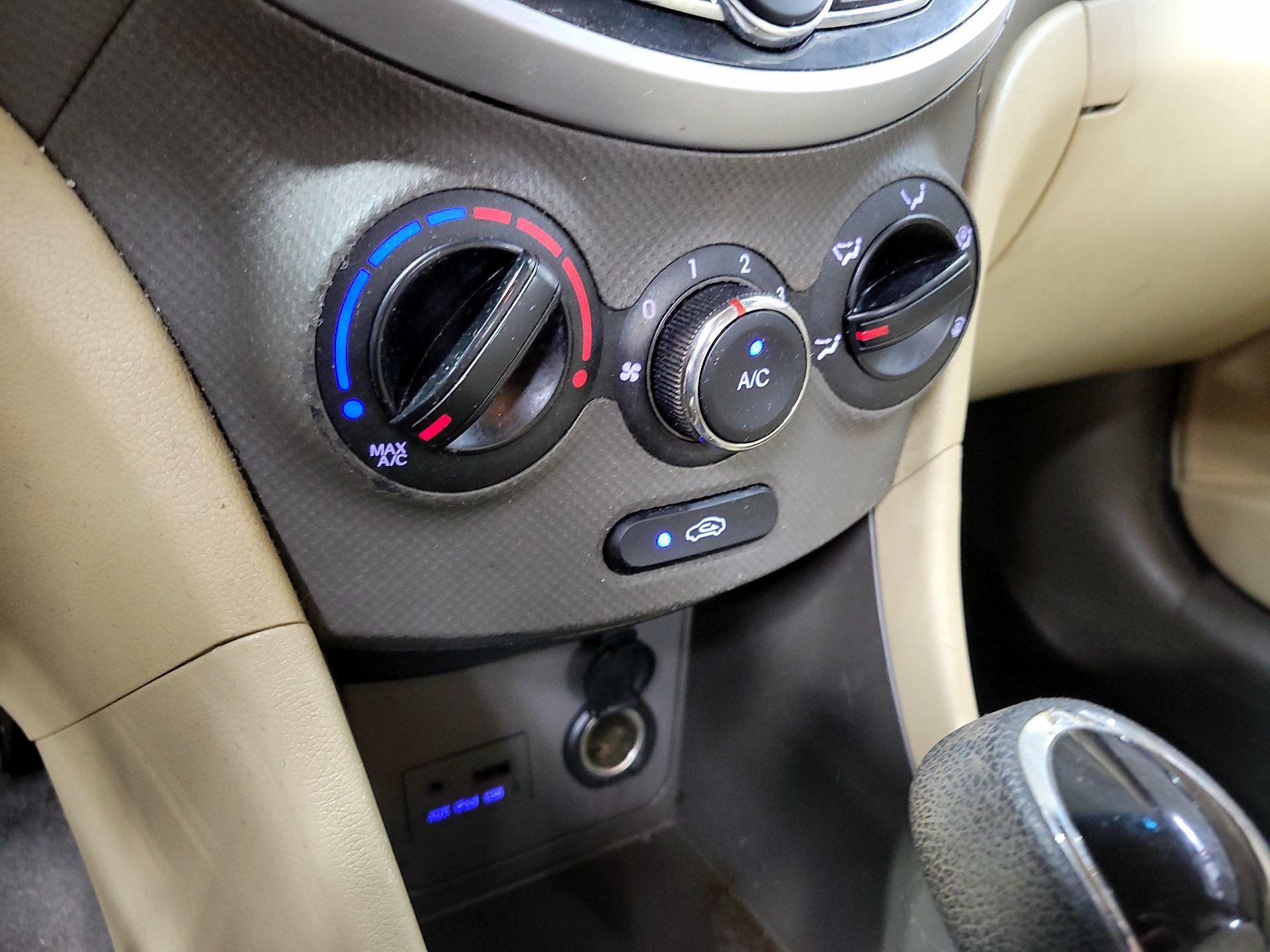 Thumbnail: 2013 Hyundai Accent - 14