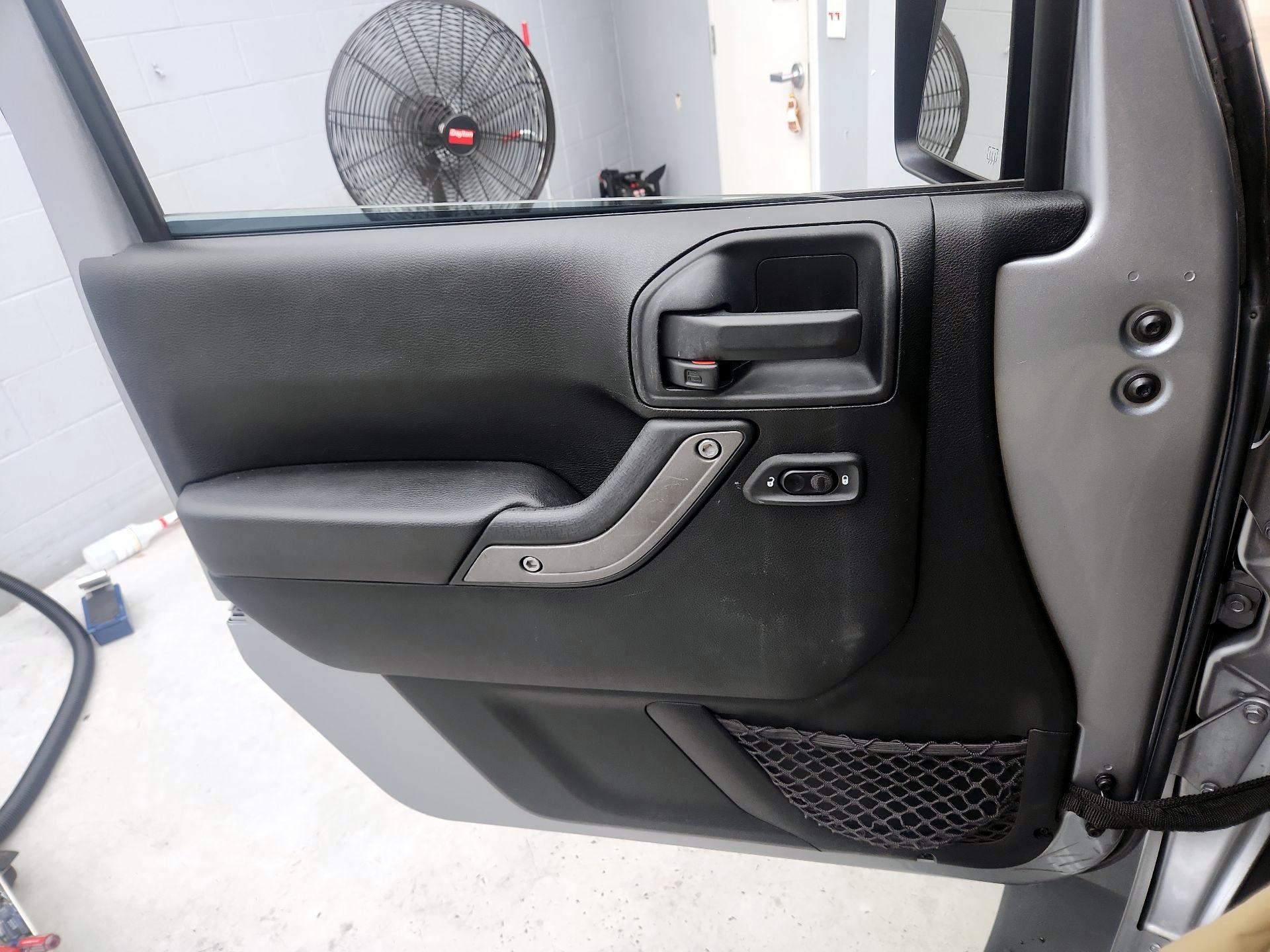 Thumbnail: 2016 Jeep Wrangler - 12