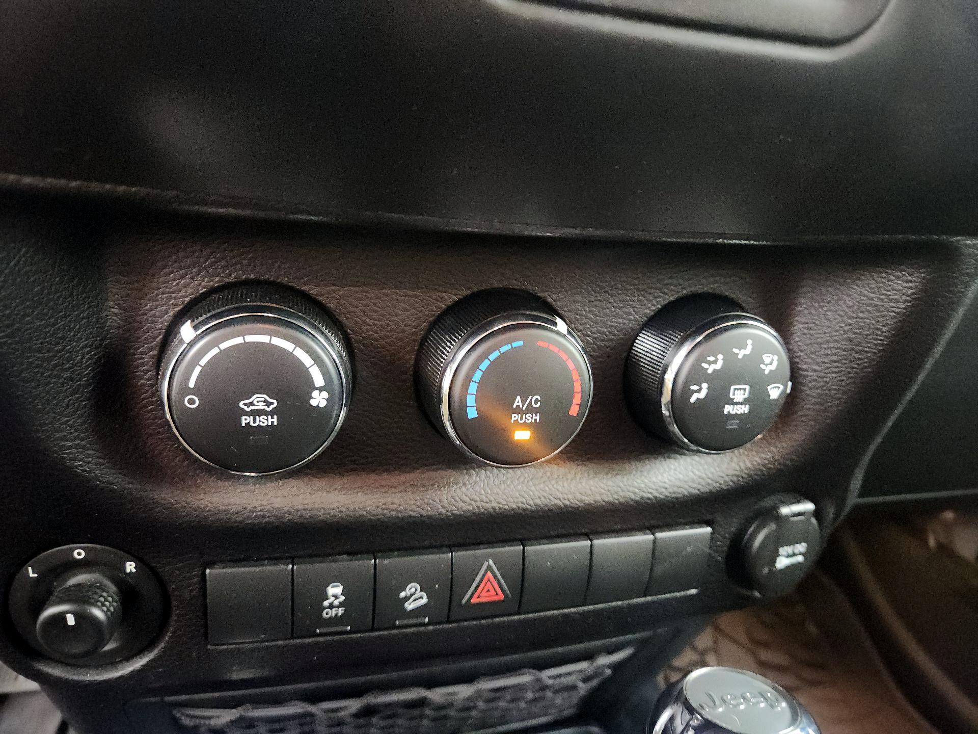 Thumbnail: 2016 Jeep Wrangler - 14