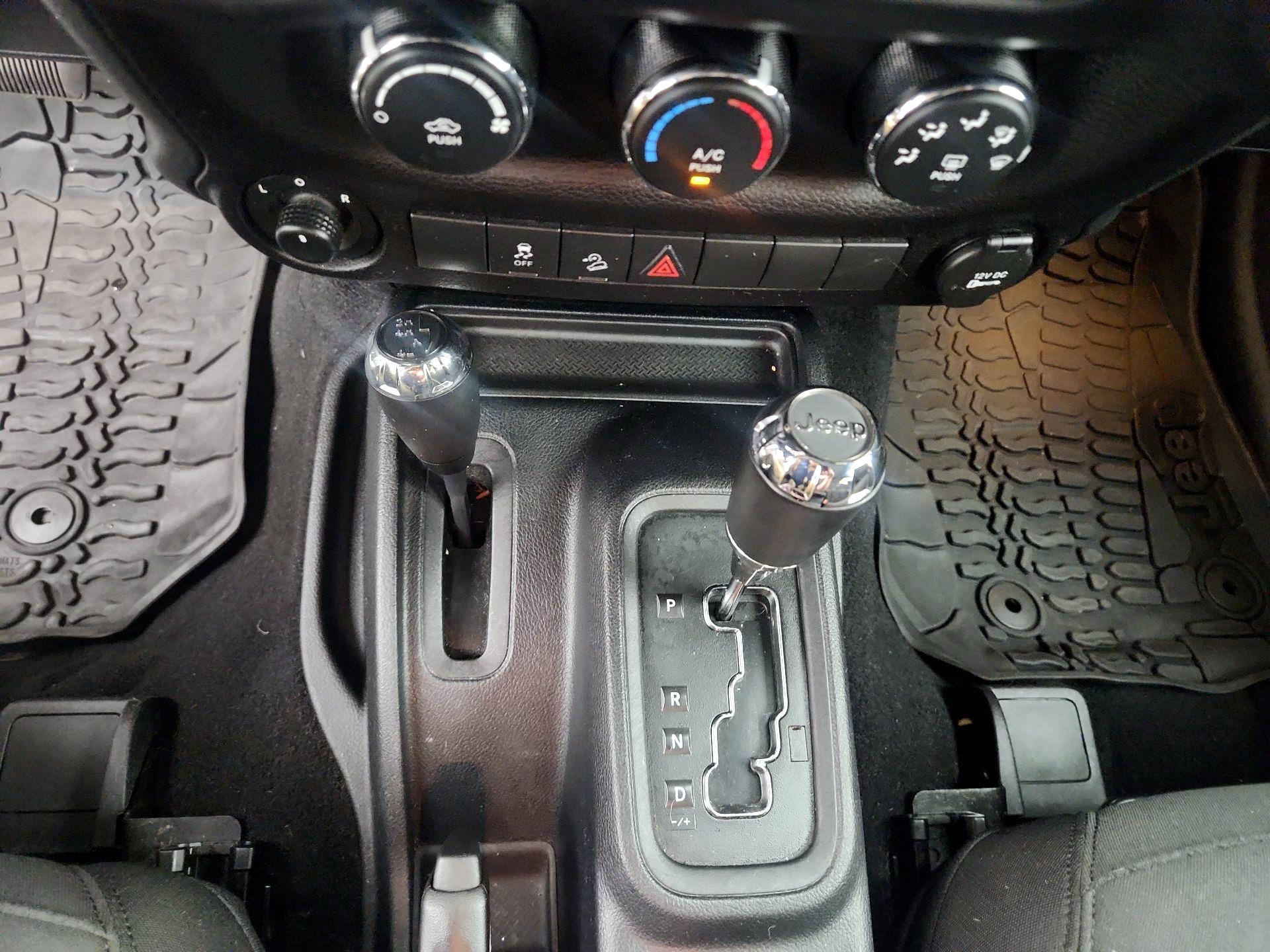 Thumbnail: 2016 Jeep Wrangler - 15