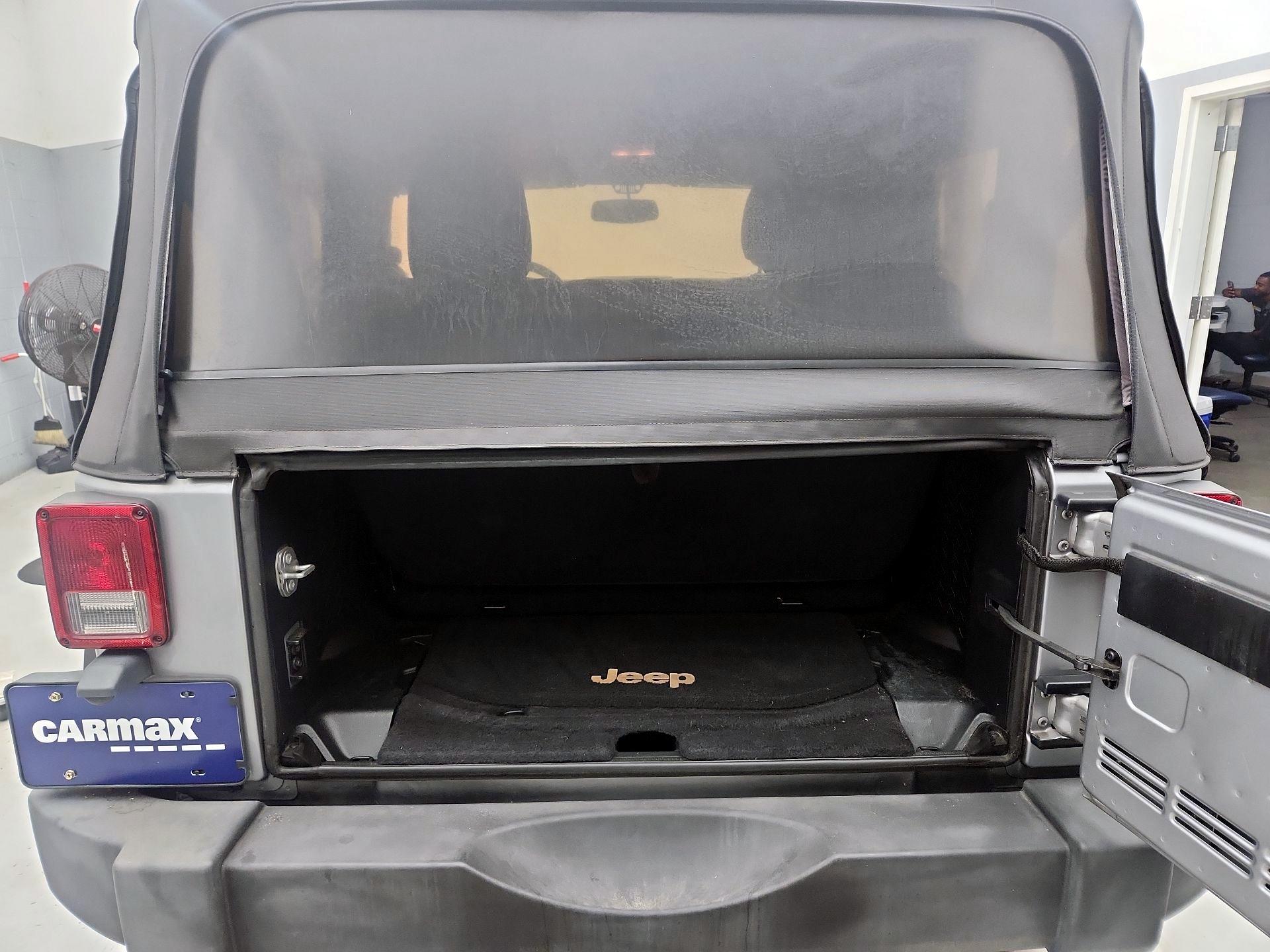 Thumbnail: 2016 Jeep Wrangler - 18