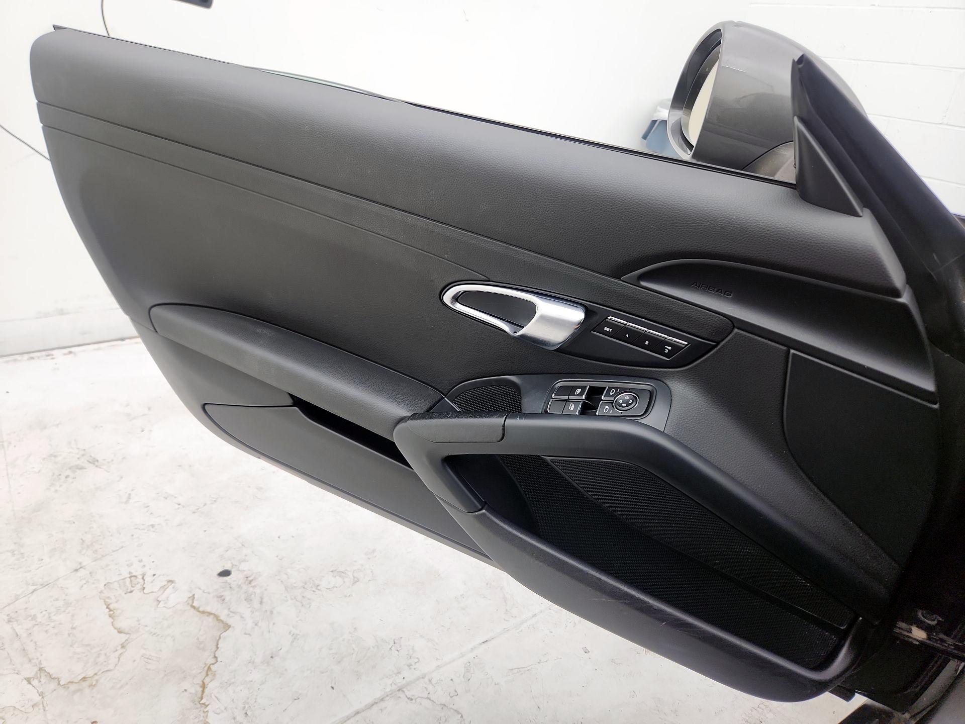 Thumbnail: 2014 Porsche Cayman - 12