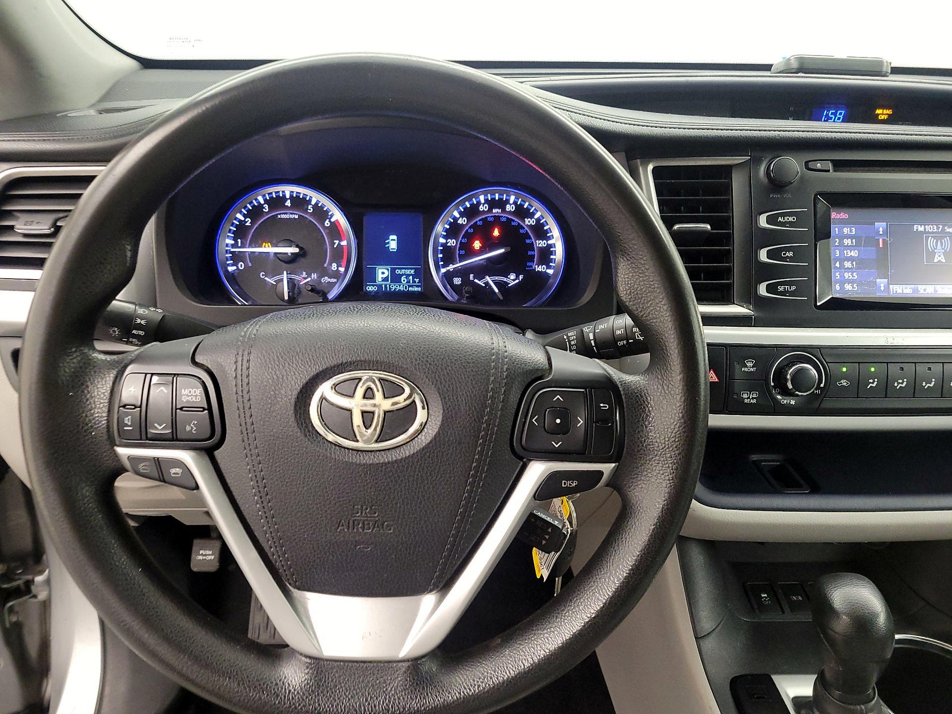 Thumbnail: 2015 Toyota Highlander - 10