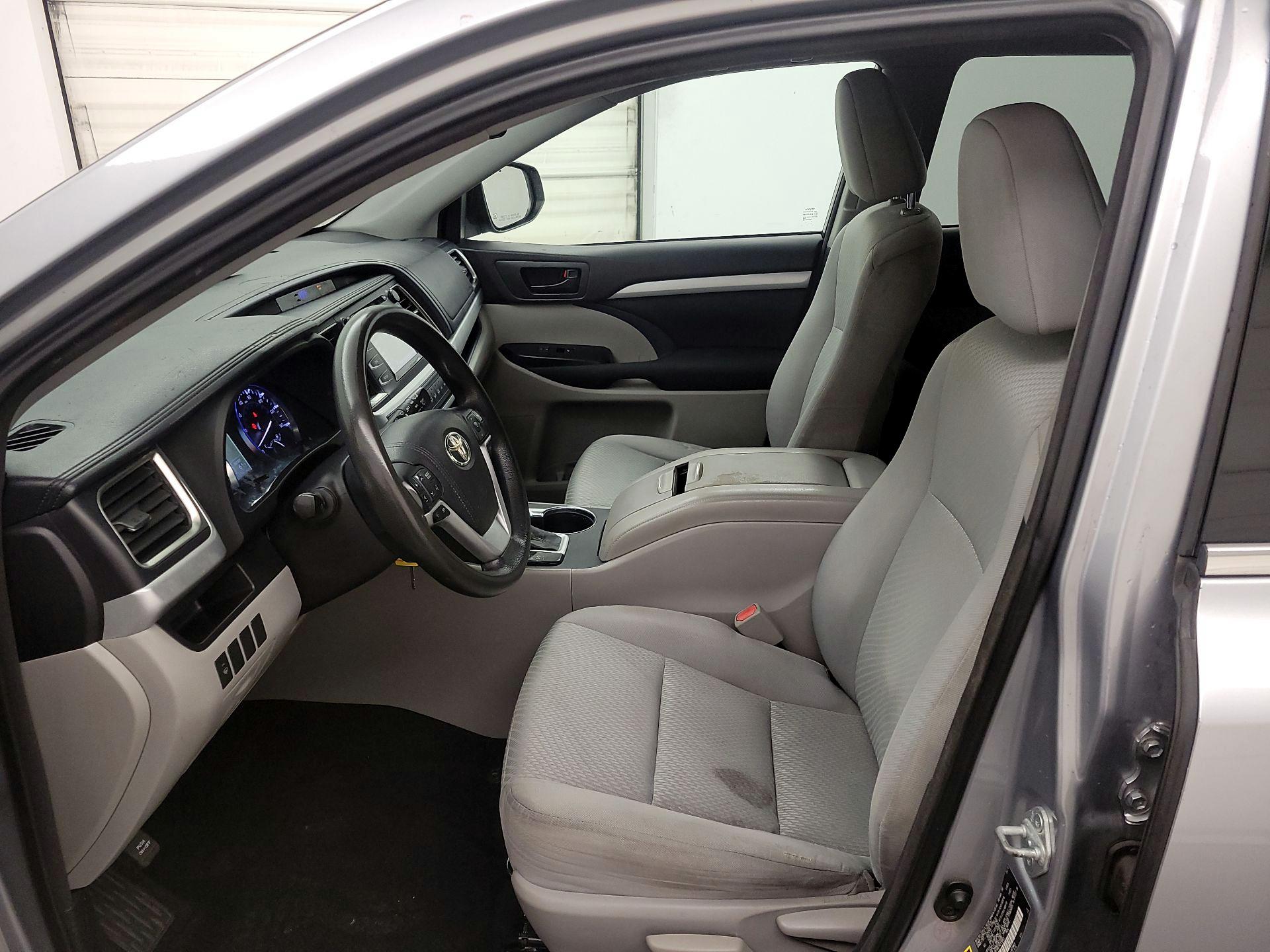 Thumbnail: 2015 Toyota Highlander - 11