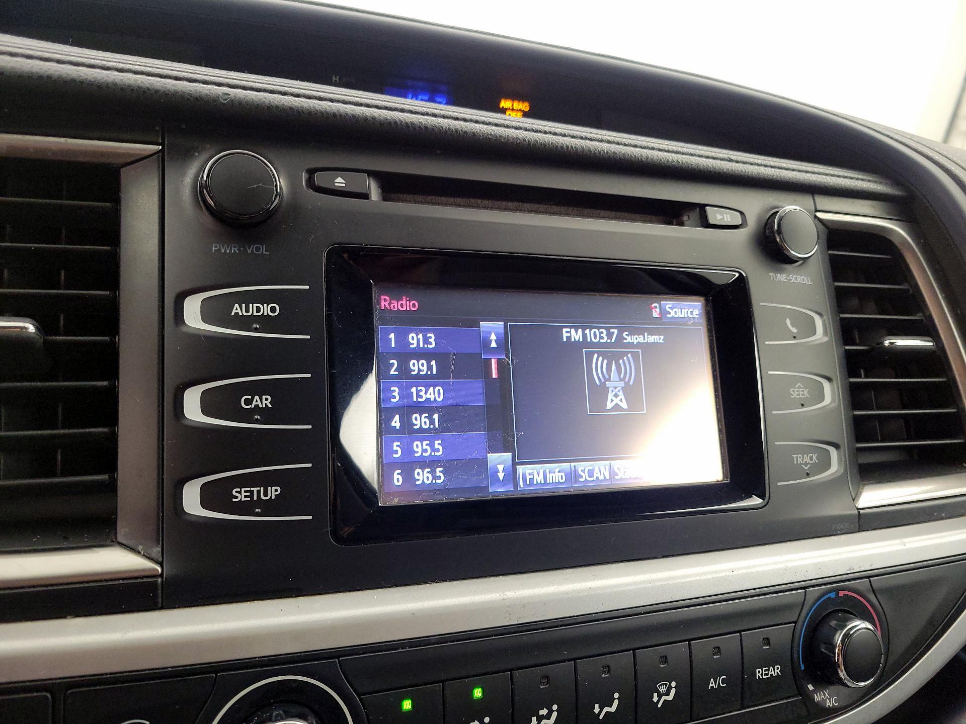 Thumbnail: 2015 Toyota Highlander - 13