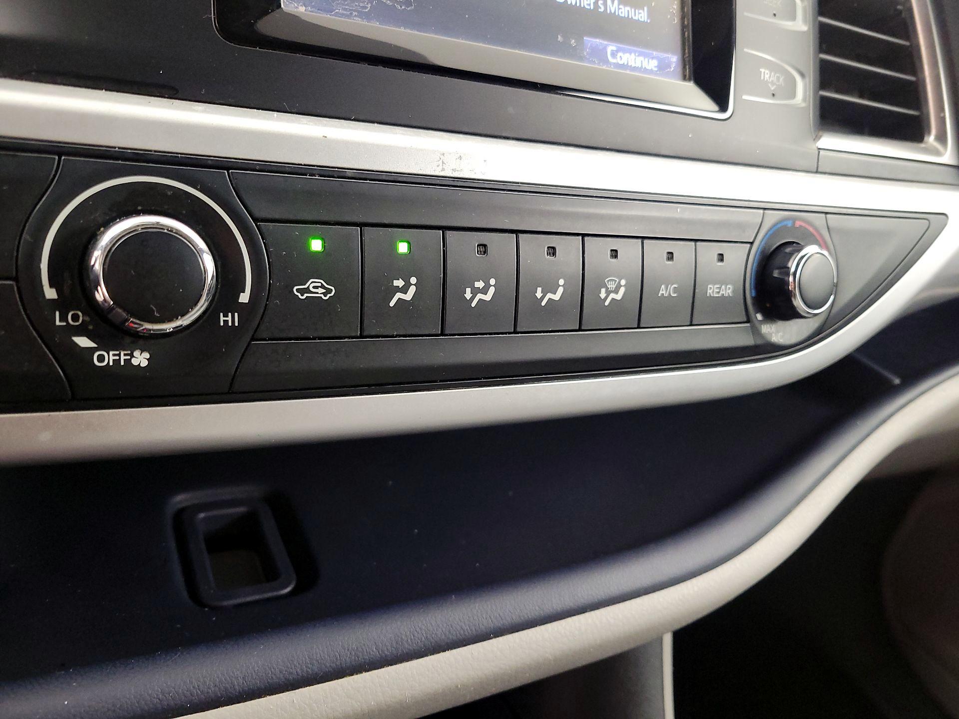 Thumbnail: 2015 Toyota Highlander - 14